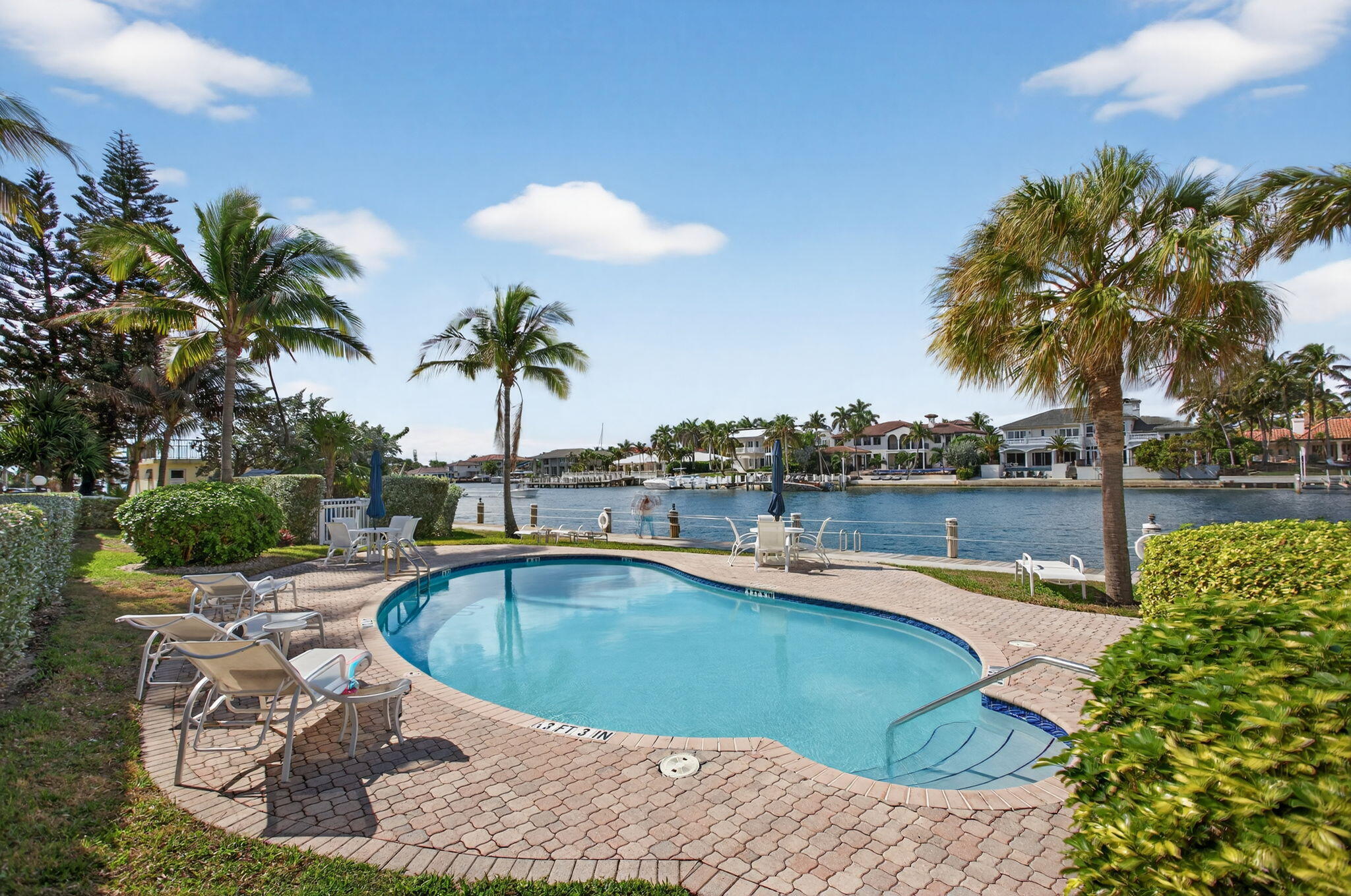 HILLSBORO MILE OCEAN APTS SEC 2 - Residential