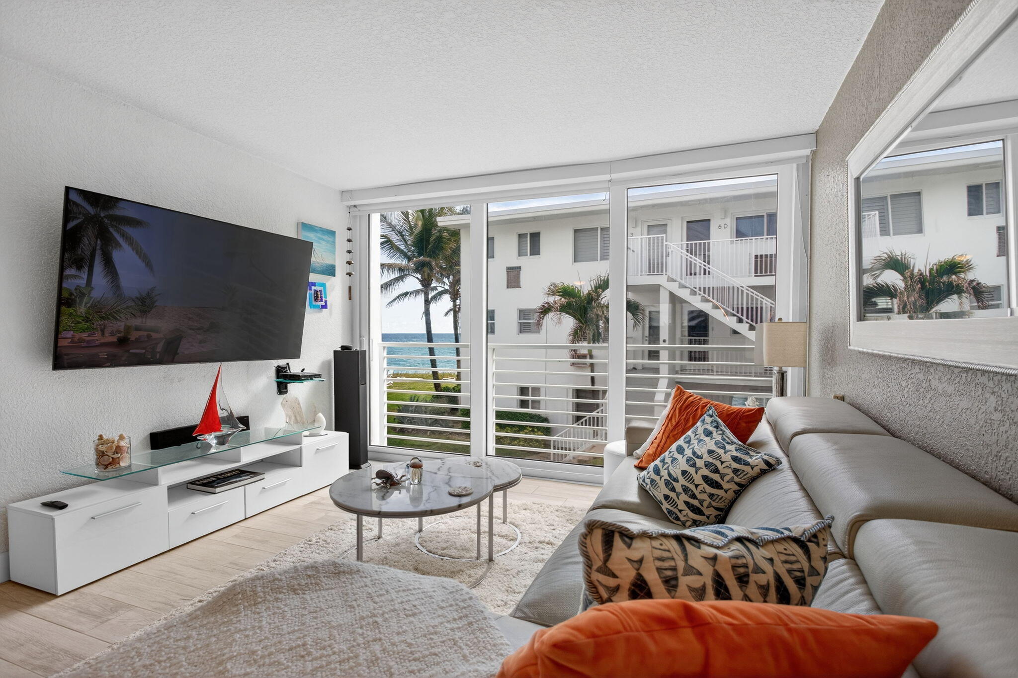 1043 Hillsboro Mile 21c