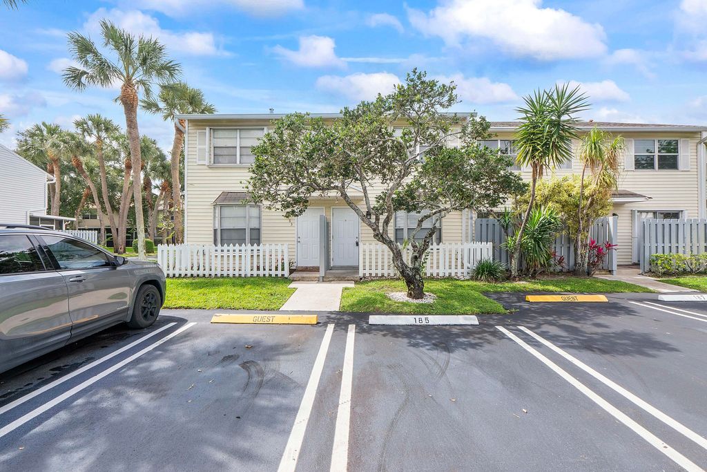 Photo of 185 SW 3rd Street, Pompano Beach, FL 33060 (MLS # B26017869)