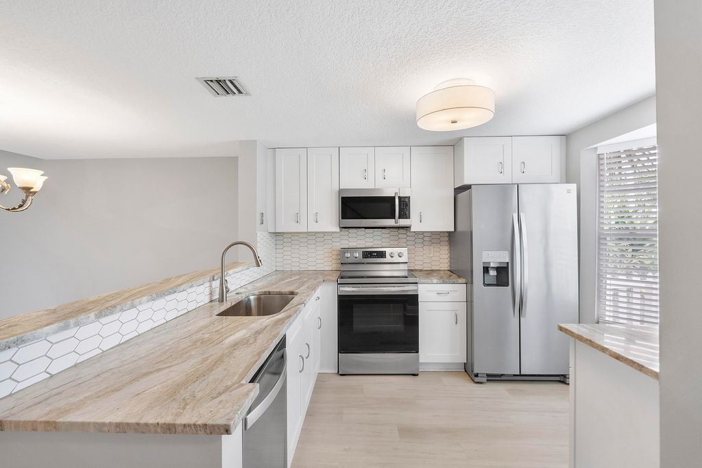 Photo of 185 SW 3rd Street, Pompano Beach, FL 33060 (MLS # B26017869)