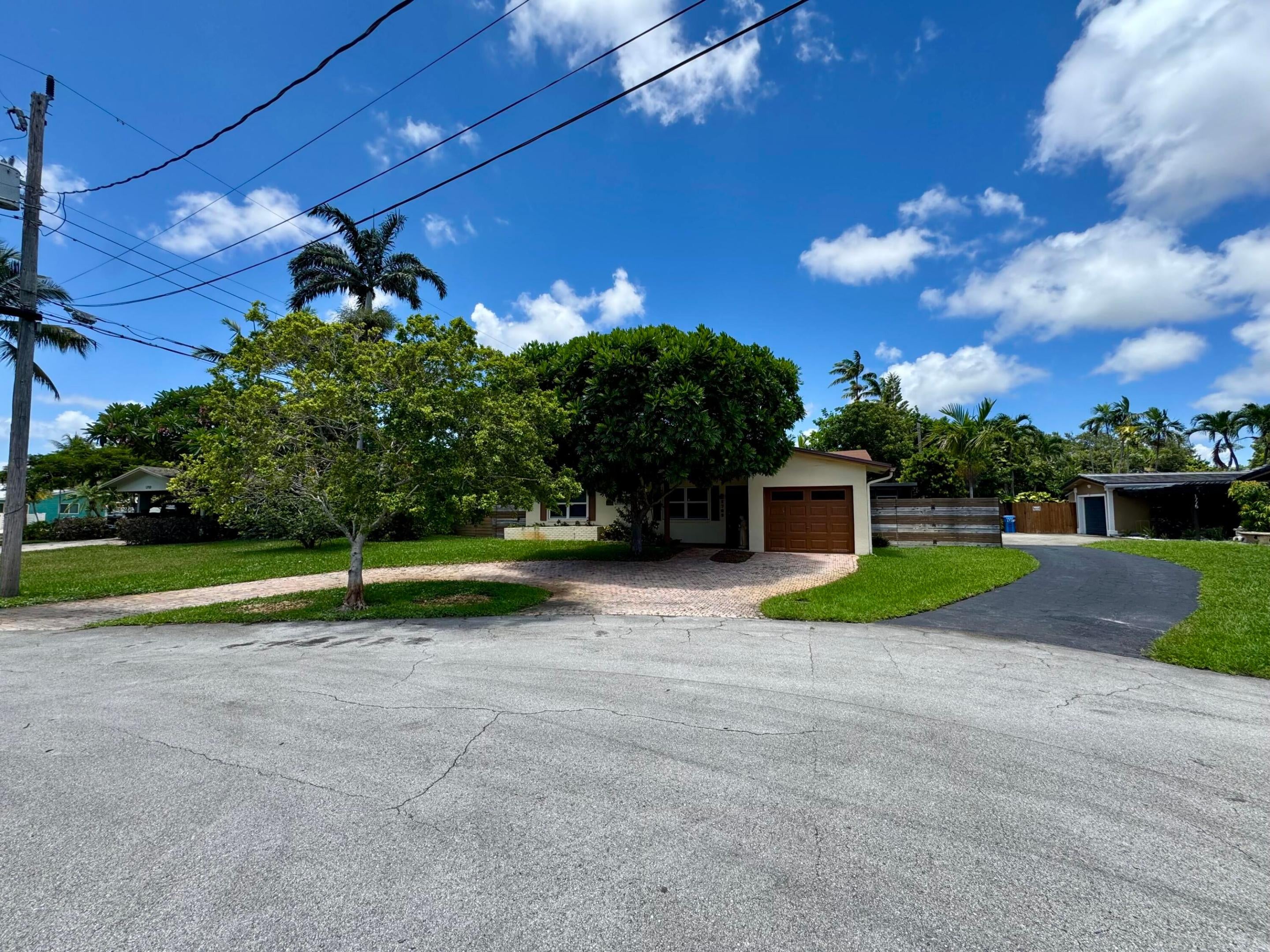 1785 NW 39TH Place