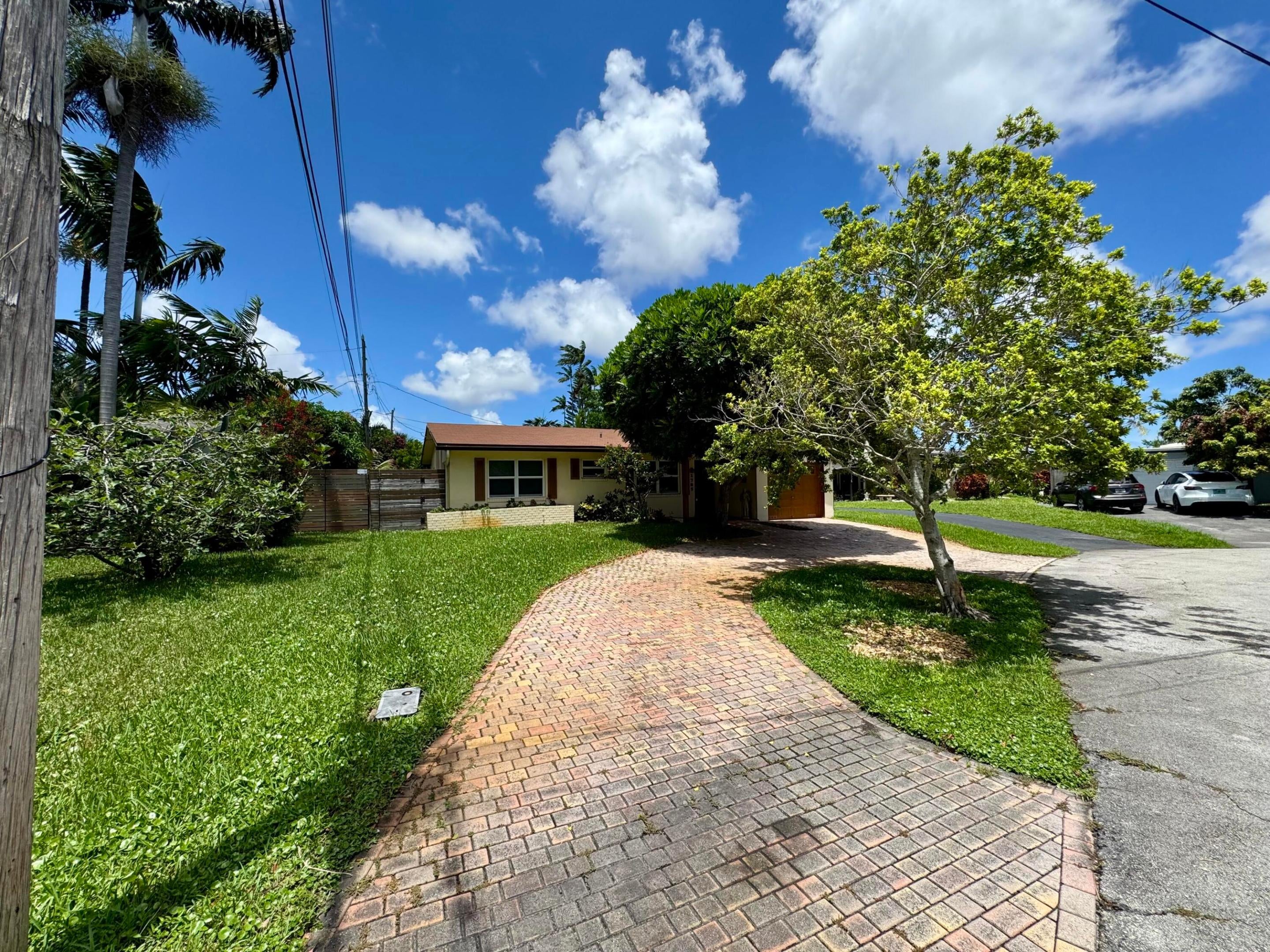 1785 NW 39TH Place
