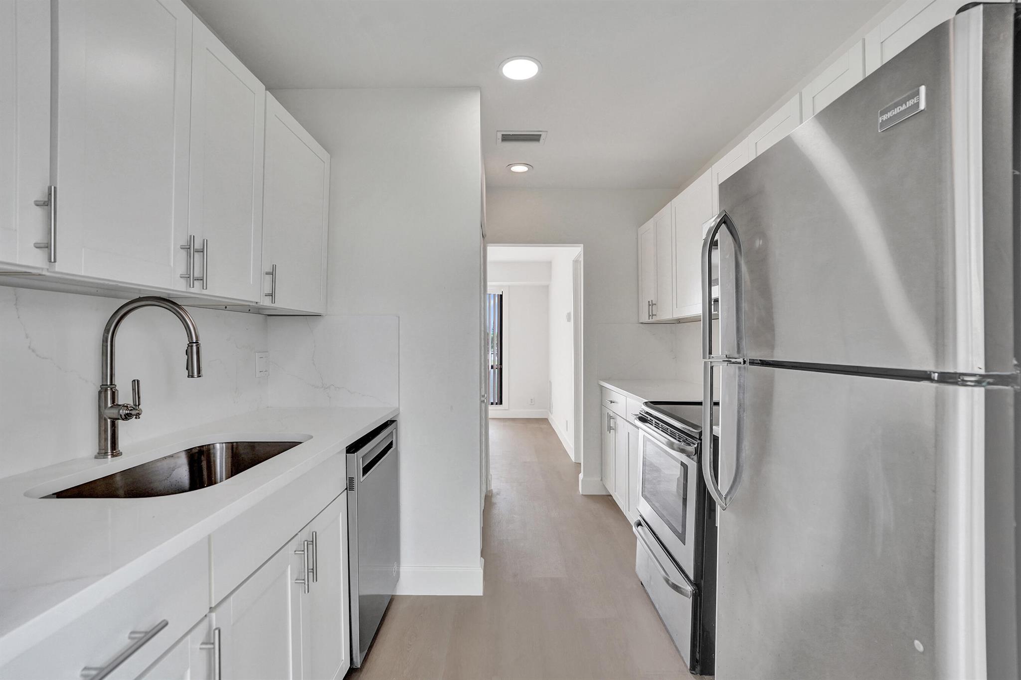 PALM VILLAS CONDO APTS - Residential