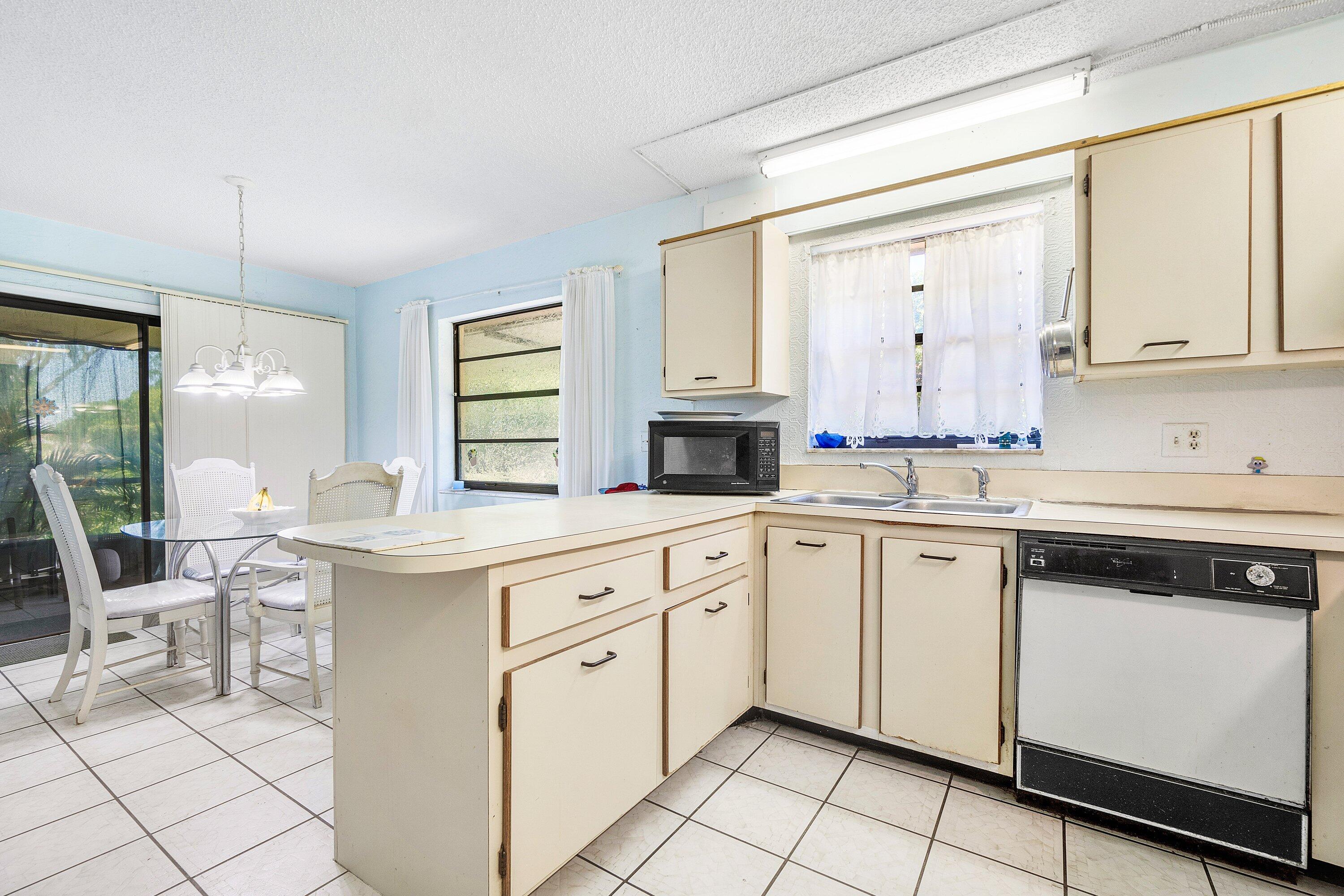 TRADEWINDS AT DOS LAGOS CONDO - Residential