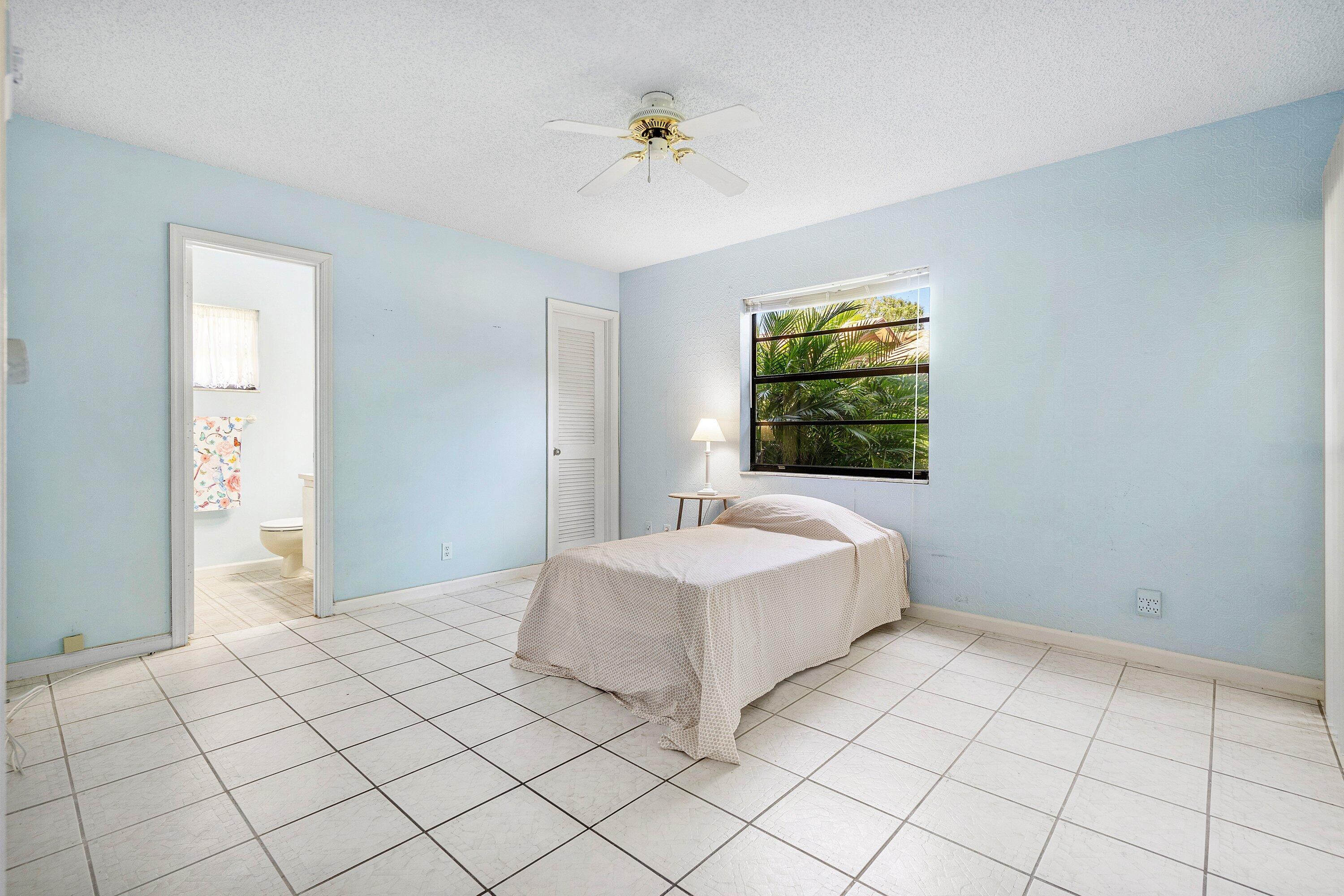 TRADEWINDS AT DOS LAGOS CONDO - Residential