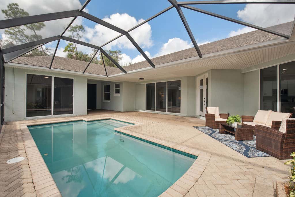 Photo of 1018 CAROLINA Circle SW, Vero Beach, FL 32962 (MLS # B26064220)