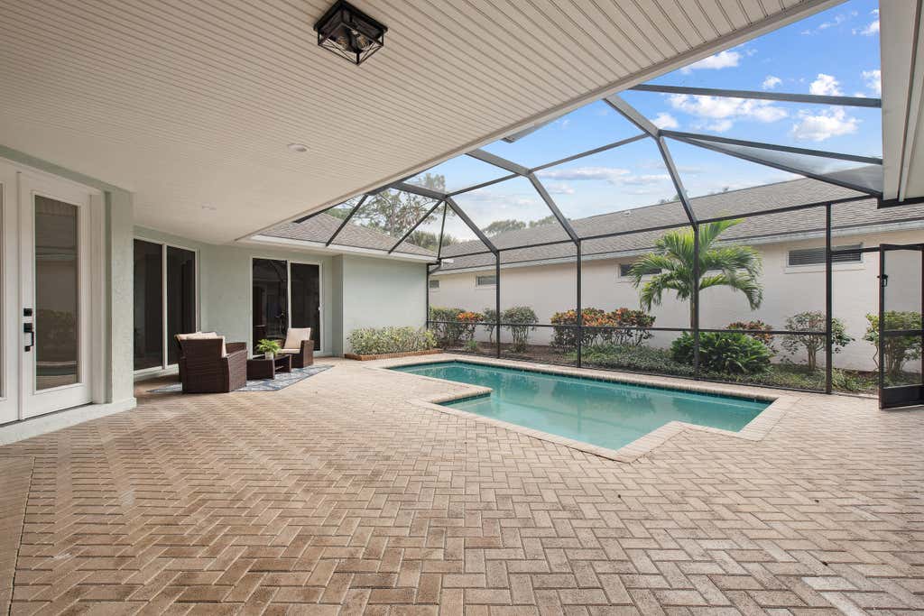 Photo of 1018 CAROLINA Circle SW, Vero Beach, FL 32962 (MLS # B26064220)