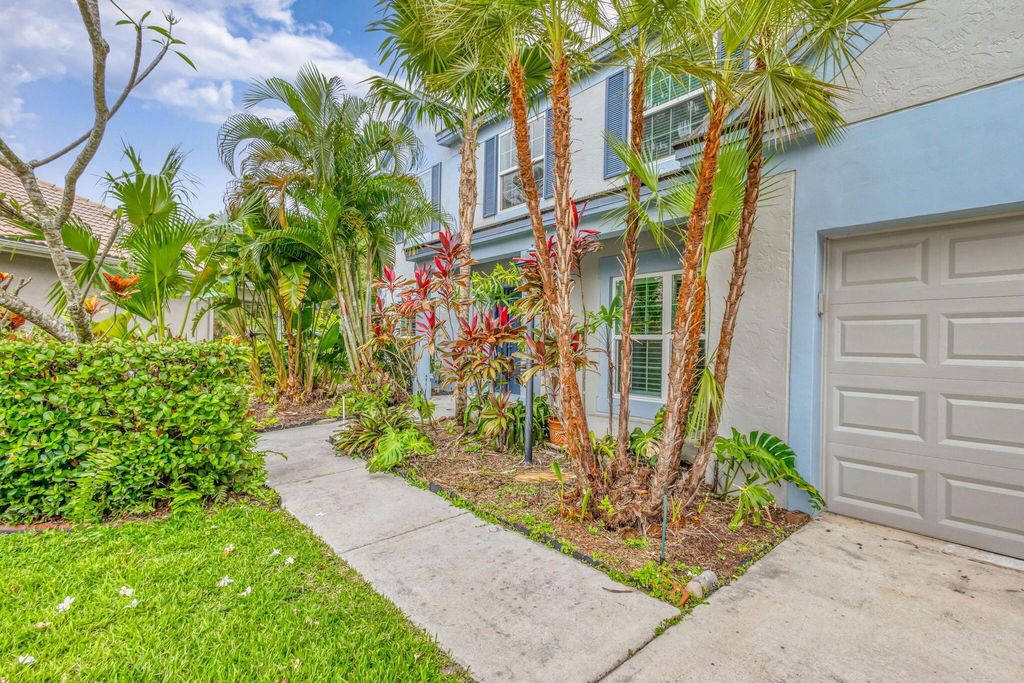 Photo of 10263 Hunt Club Lane, Palm Beach Gardens, FL 33418 (MLS # R11075721)