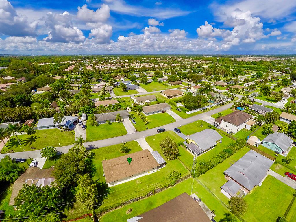 TROPICAL COUNTRY ESTATES - Residential