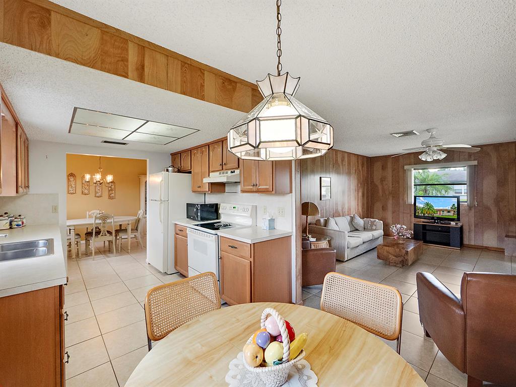 TROPICAL COUNTRY ESTATES - Residential