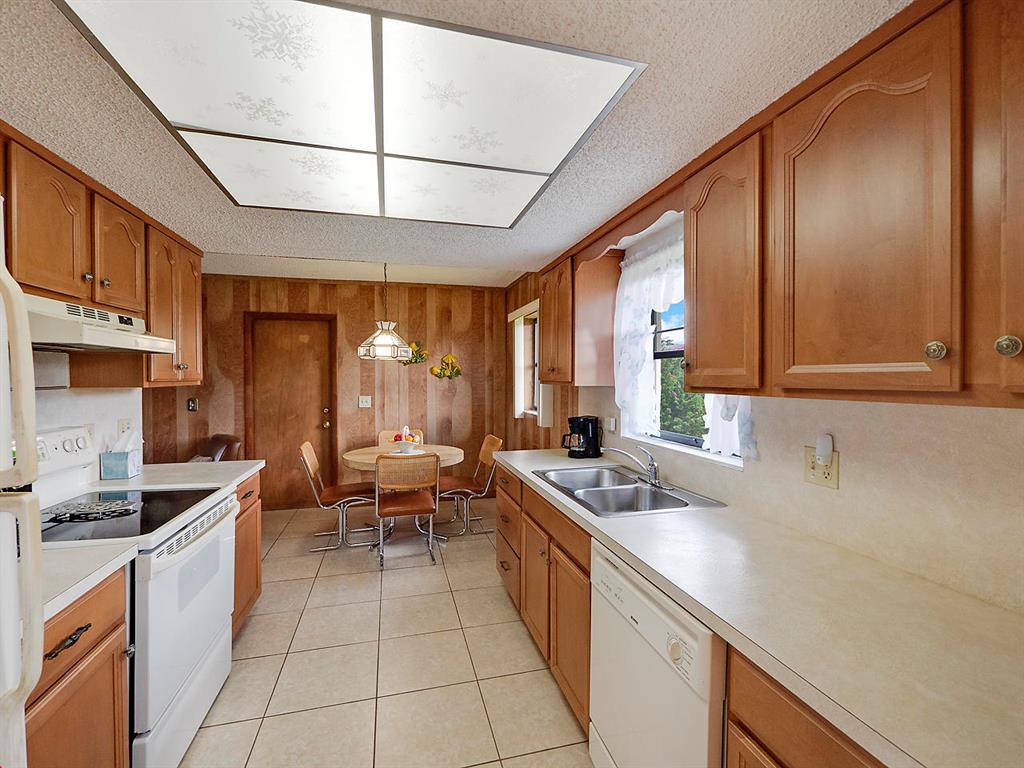 TROPICAL COUNTRY ESTATES - Residential