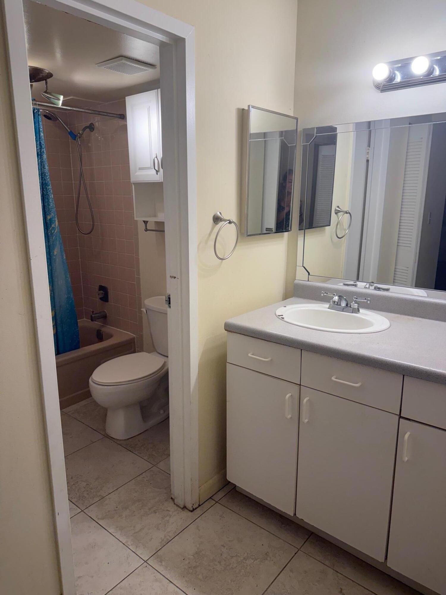 4394 NW 9th Avenue 20-1a
