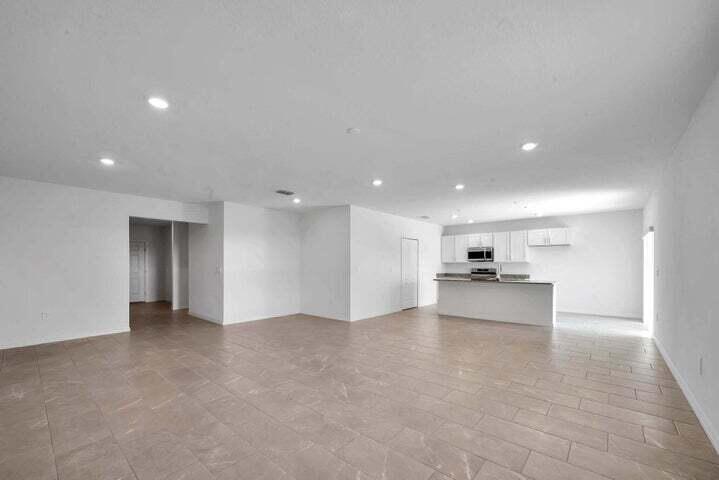 PORT ST LUCIE SECTION 44 - Residential Lease