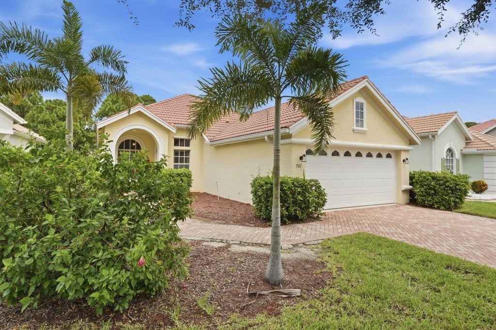 Photo of 707 SW San Salvador Cove, Port Saint Lucie, FL 34986 (MLS # B26079828)