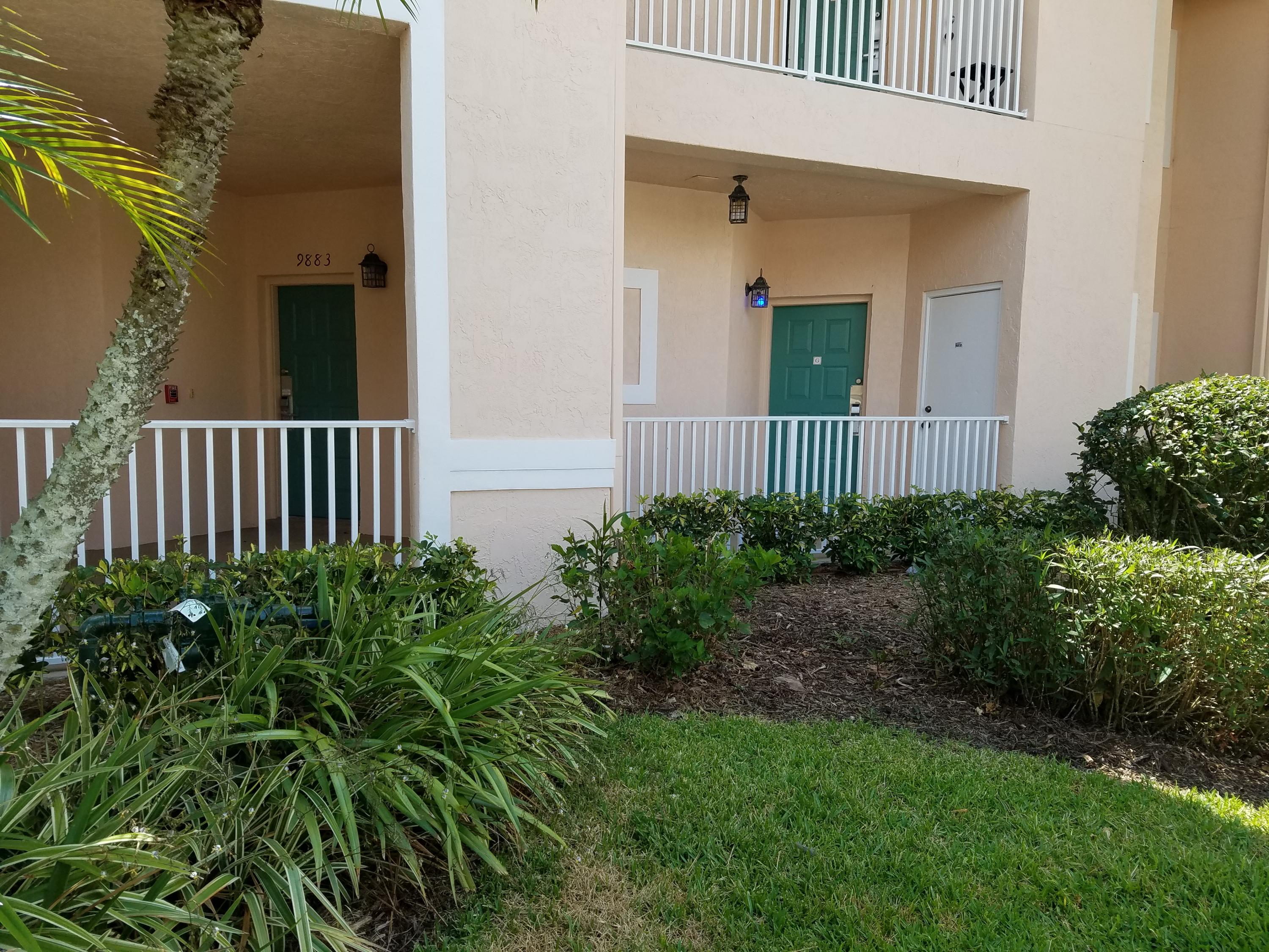 Completely remodeled inside, all new kitchen, all new appliances, all new flooring, new A/C, 2 screened in porches, tenant has use of pool on same street. Walk to PGA Golf Club and three courses. Close of I95