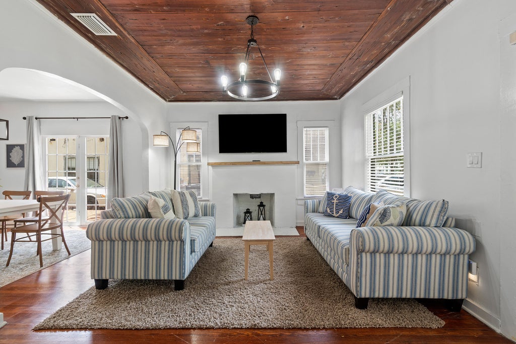 Photo of 726 N Street, West Palm Beach, FL 33401 (MLS # B26072182)
