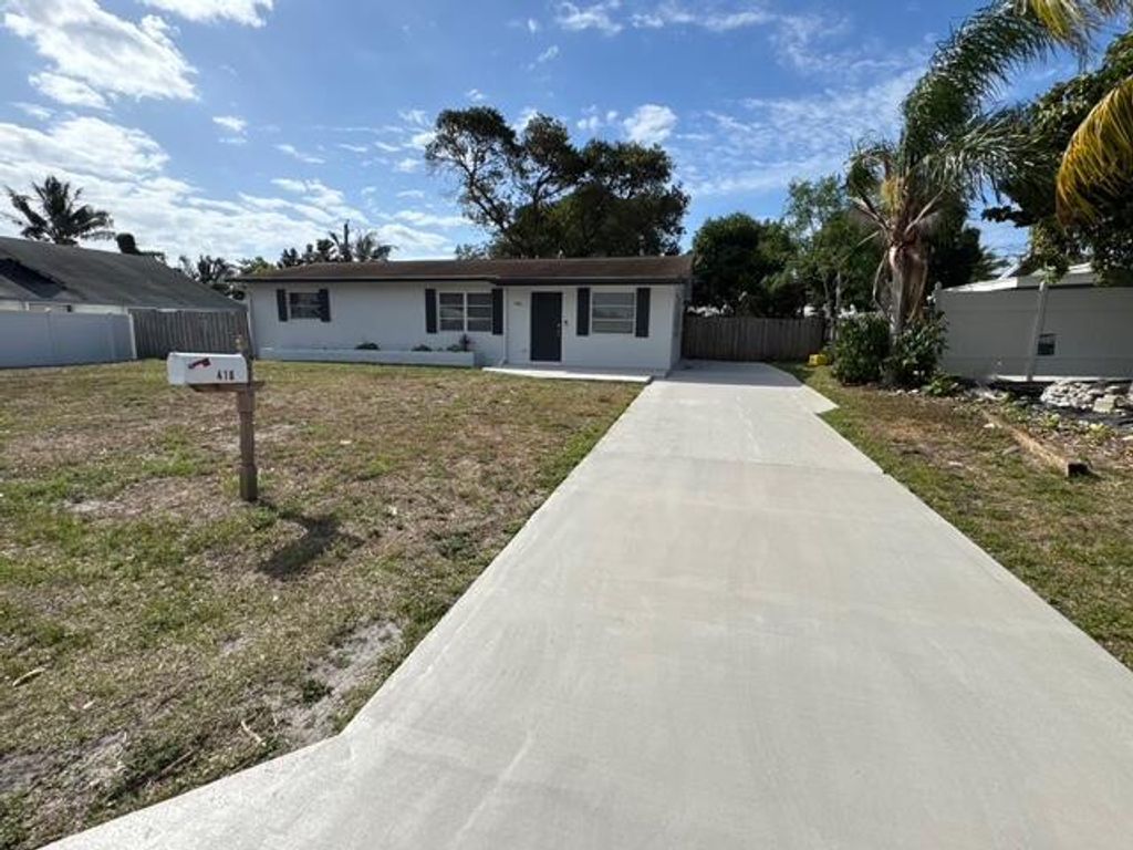Photo of 416 SW 7th Court, Boynton Beach, FL 33435 (MLS # R11131251)