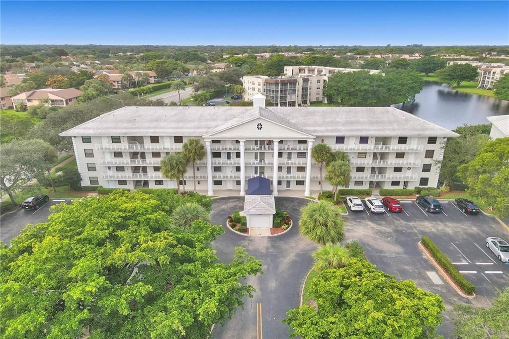 Photo of 1707 Whitehall Dr #202, Davie, FL 33324 (MLS # F10346033)