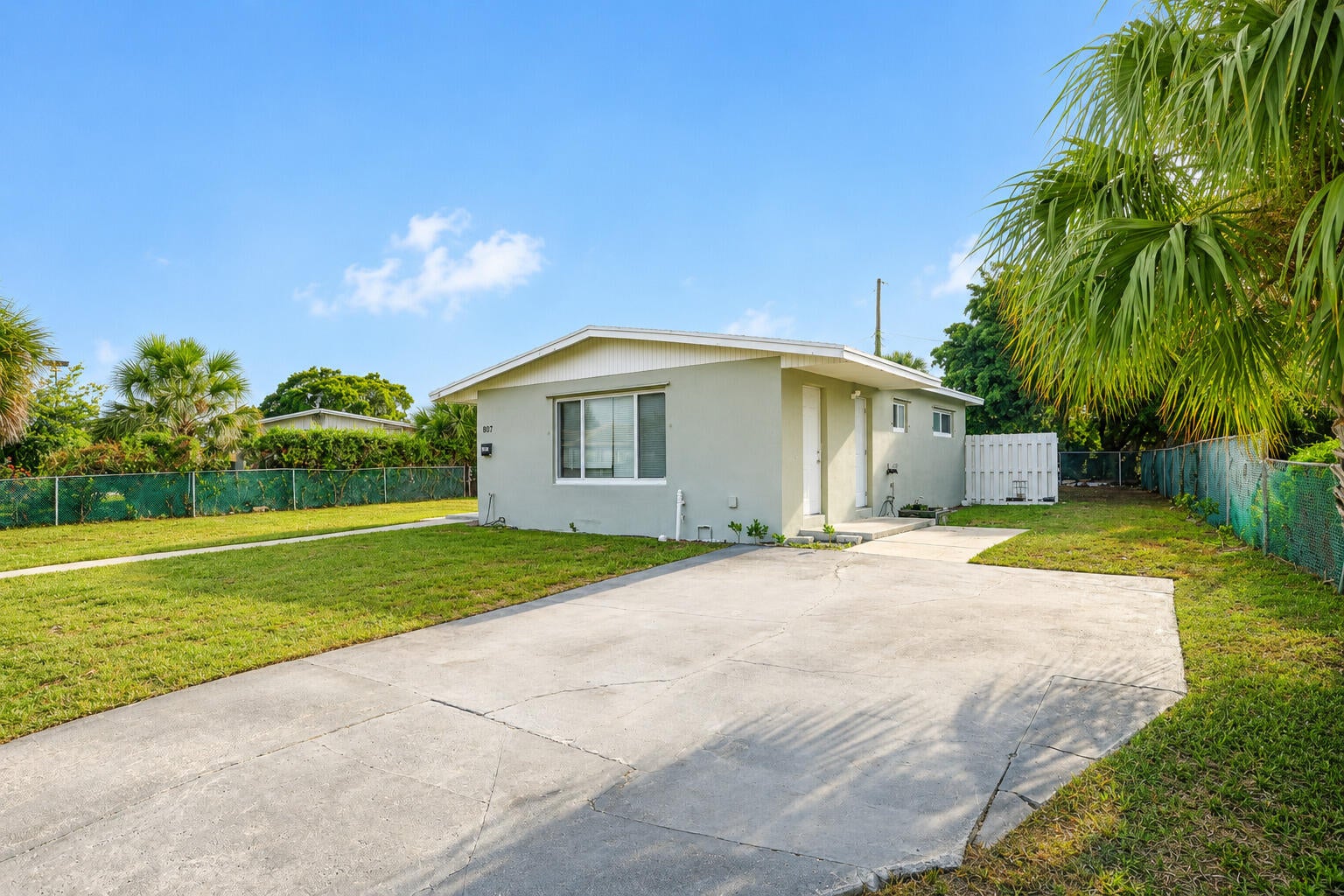 807 Handy Ave Avenue