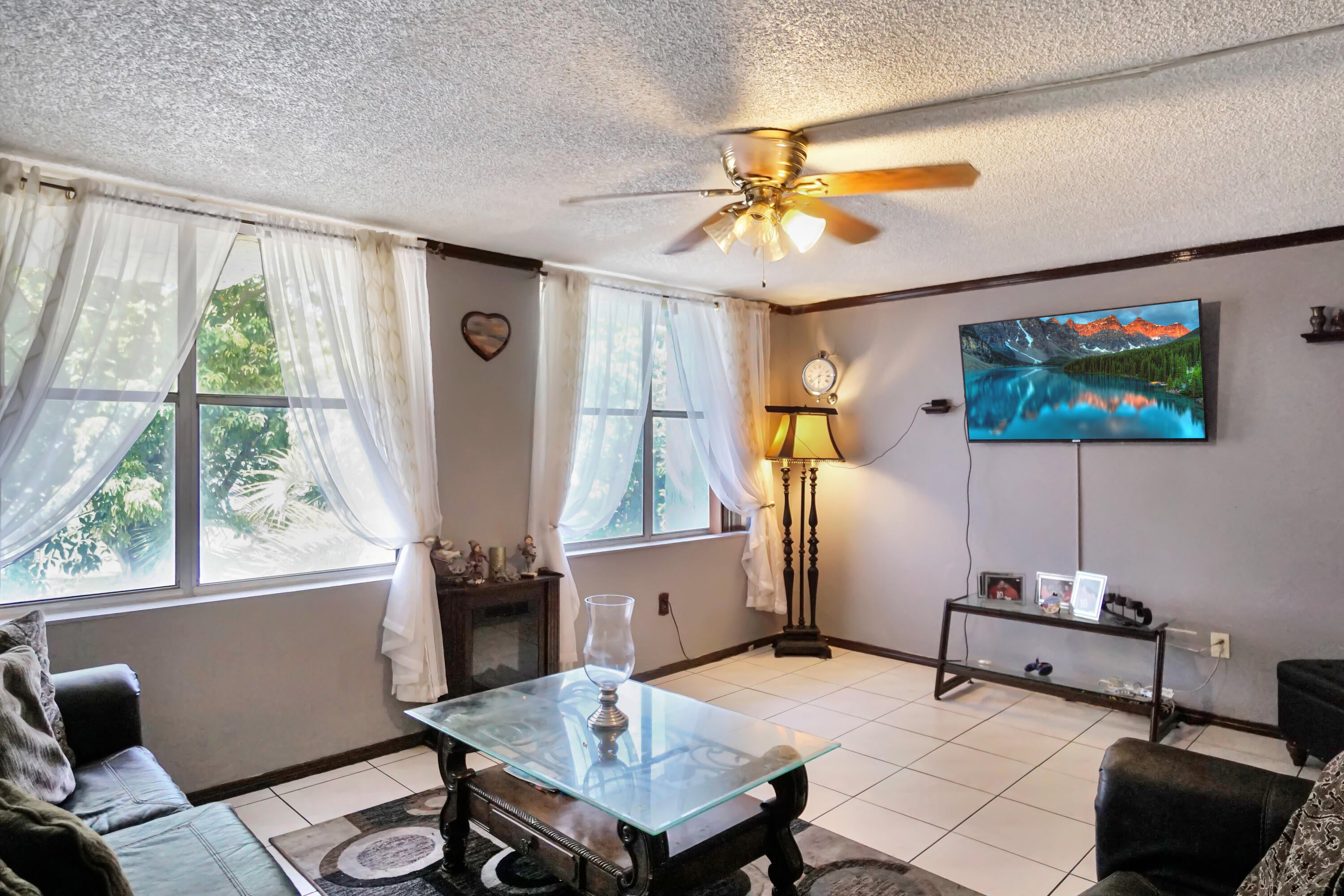 1067 W 43rd Place 68