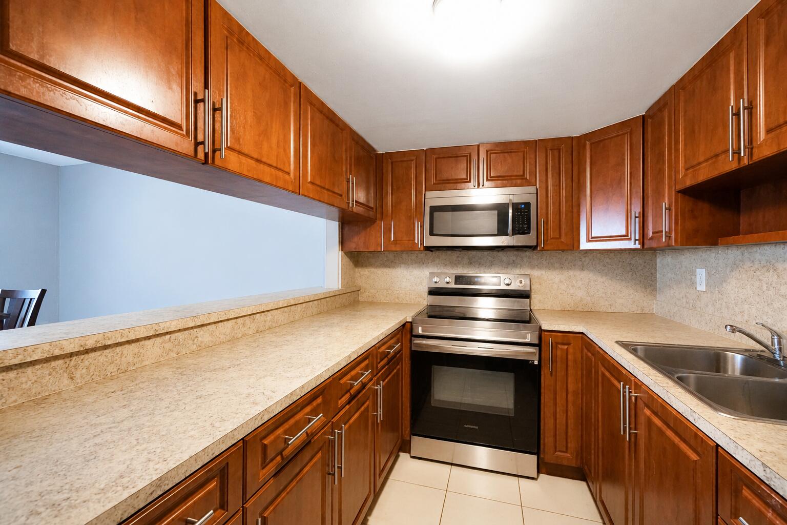 1067 W 43rd Place 68