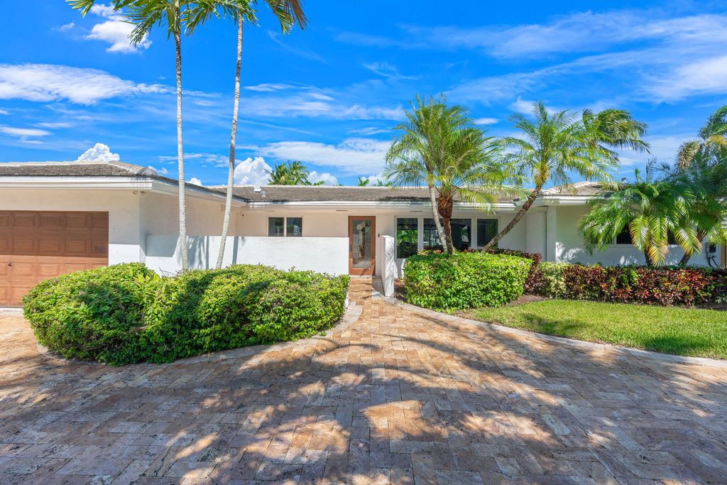 Photo of 2813 NE 29th Street, Fort Lauderdale, FL 33306 (MLS # B26031938)