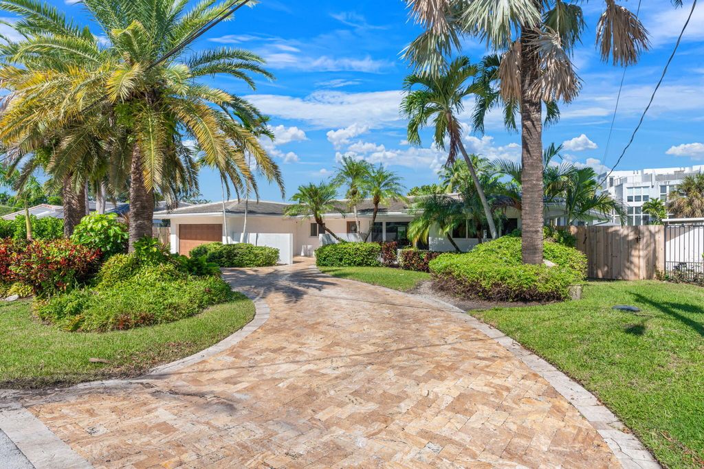 Photo of 2813 NE 29th Street, Fort Lauderdale, FL 33306 (MLS # B26031938)