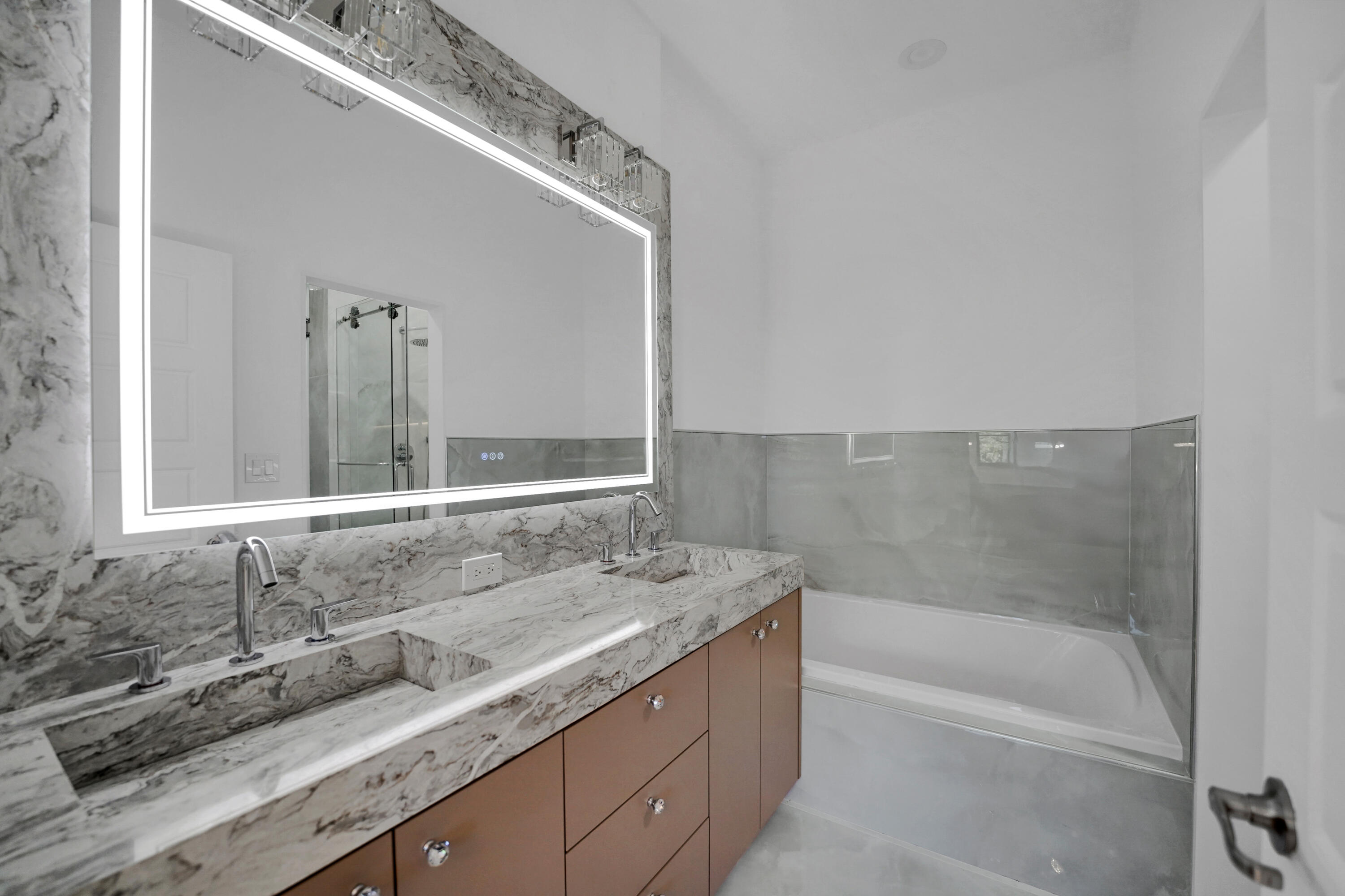 CHAMPION LAKES - Residential