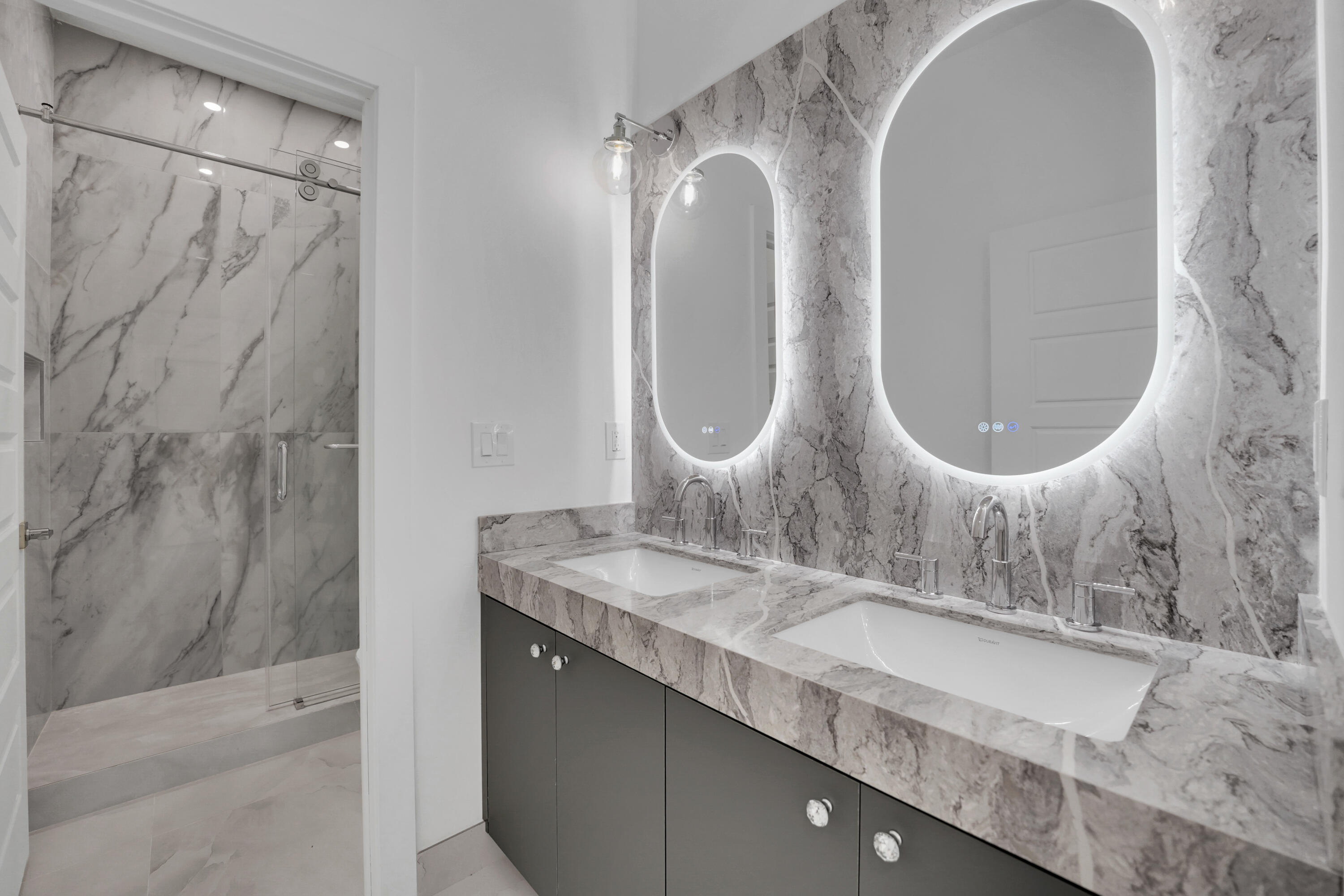 CHAMPION LAKES - Residential