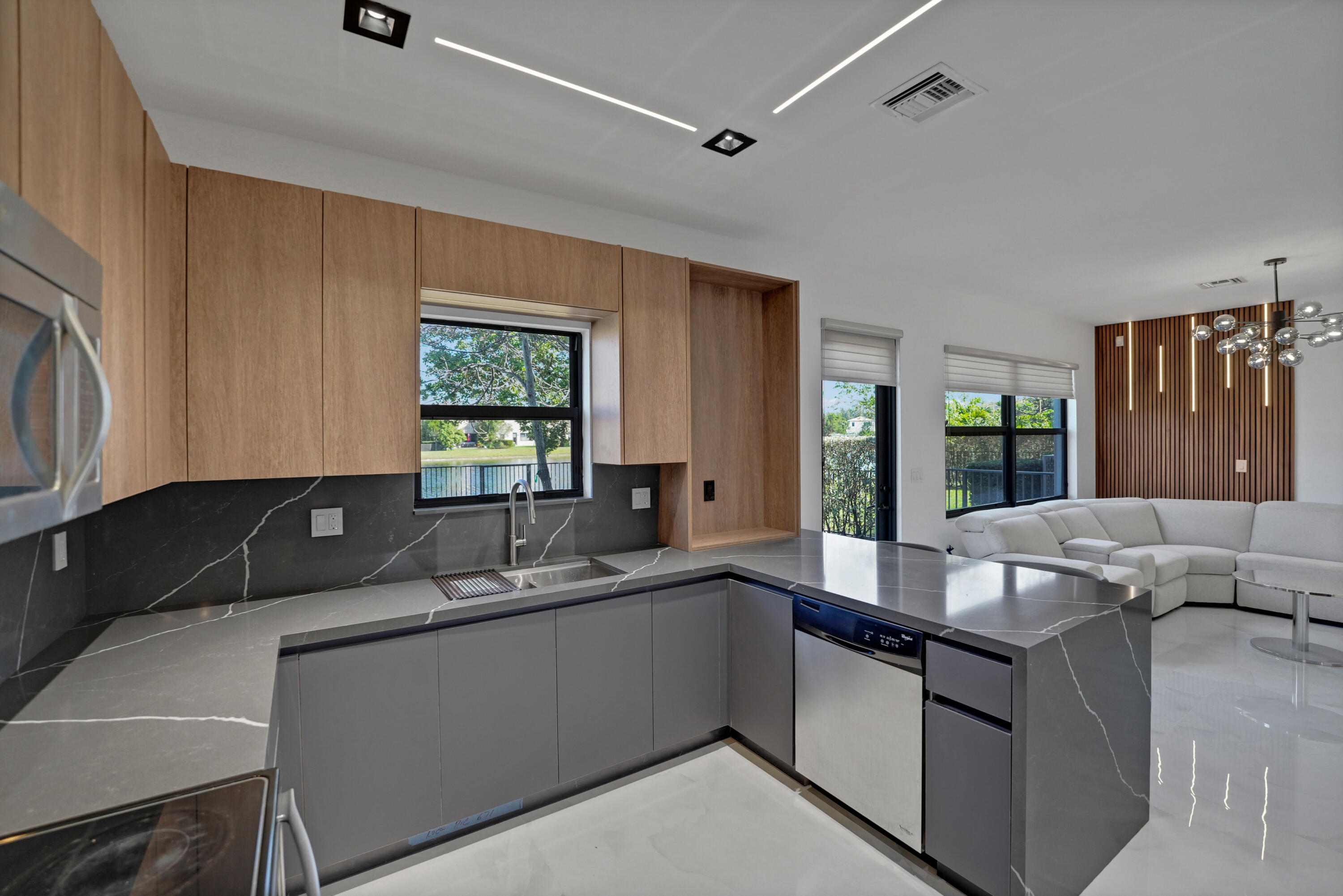 CHAMPION LAKES - Residential