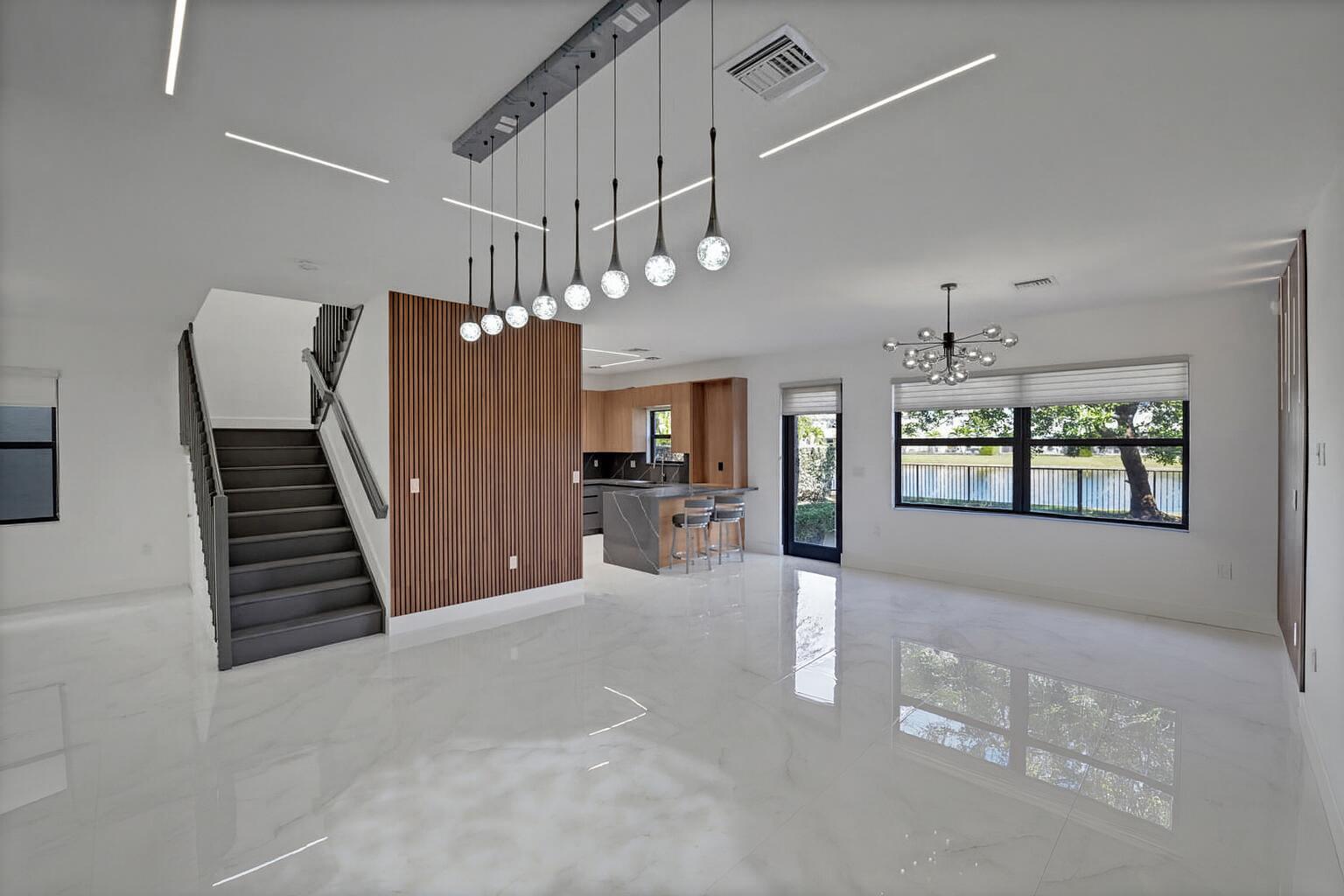 CHAMPION LAKES - Residential