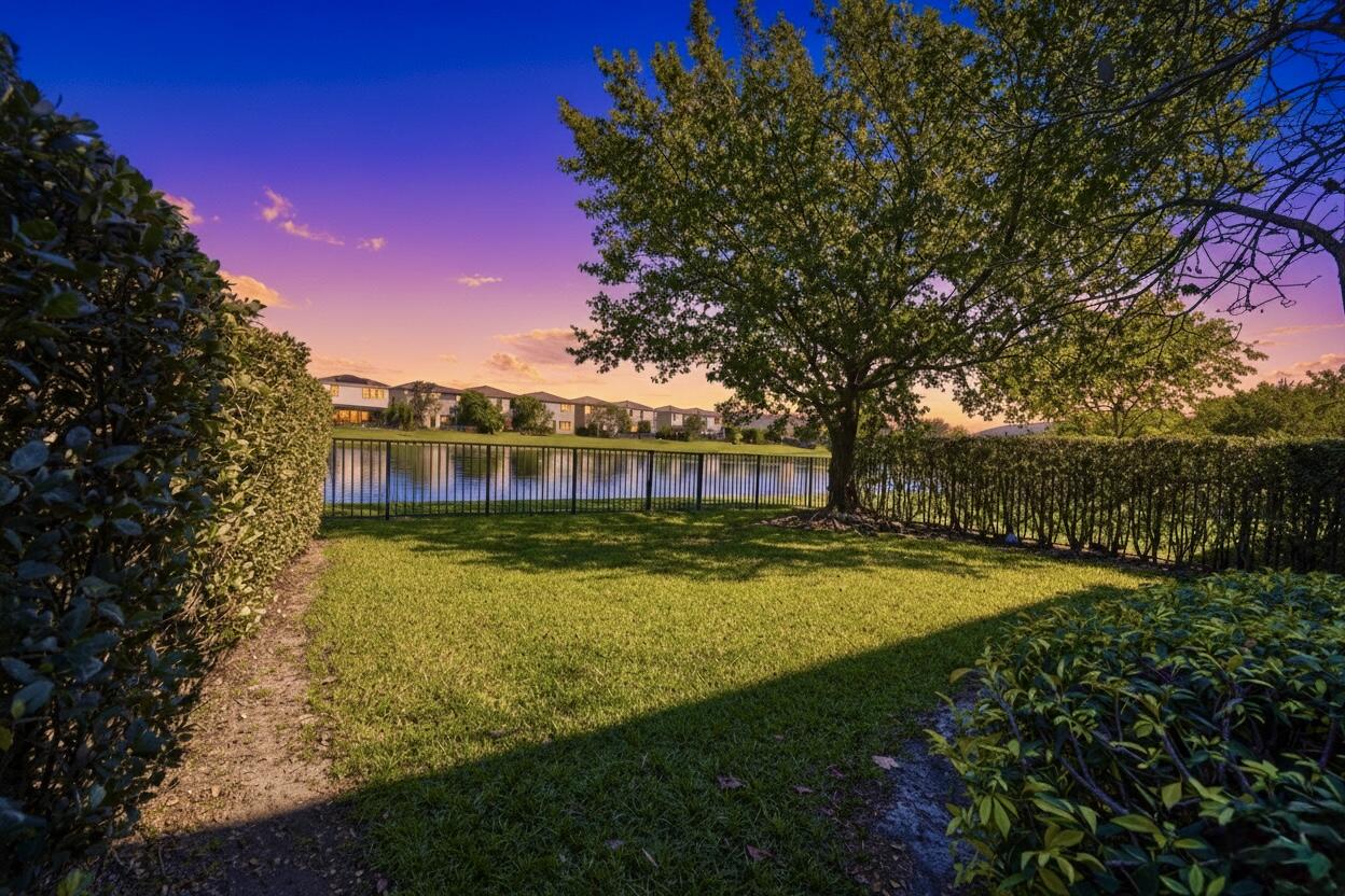 CHAMPION LAKES - Residential