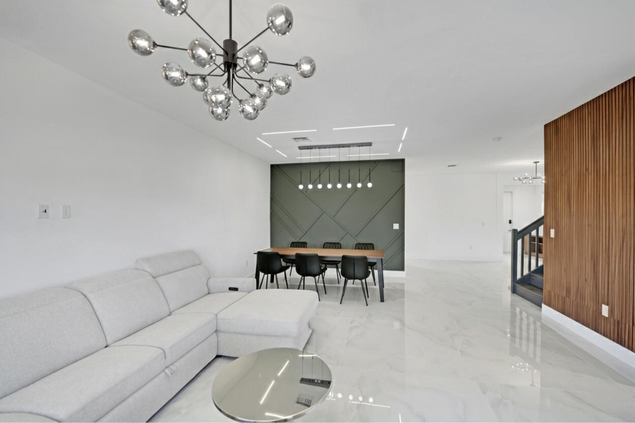 CHAMPION LAKES - Residential