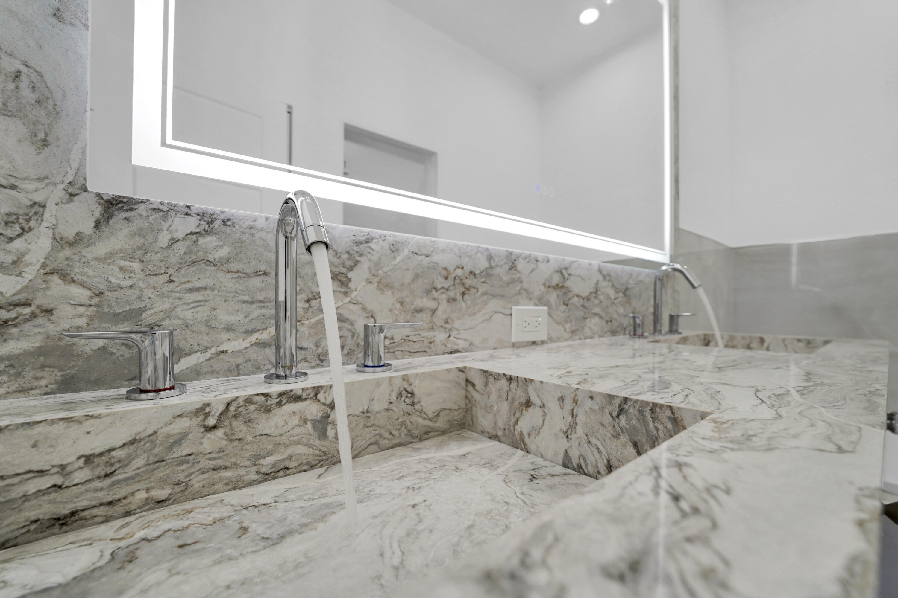 CHAMPION LAKES - Residential