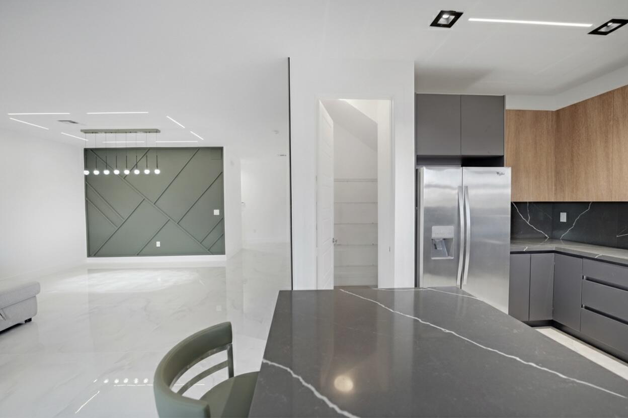 CHAMPION LAKES - Residential