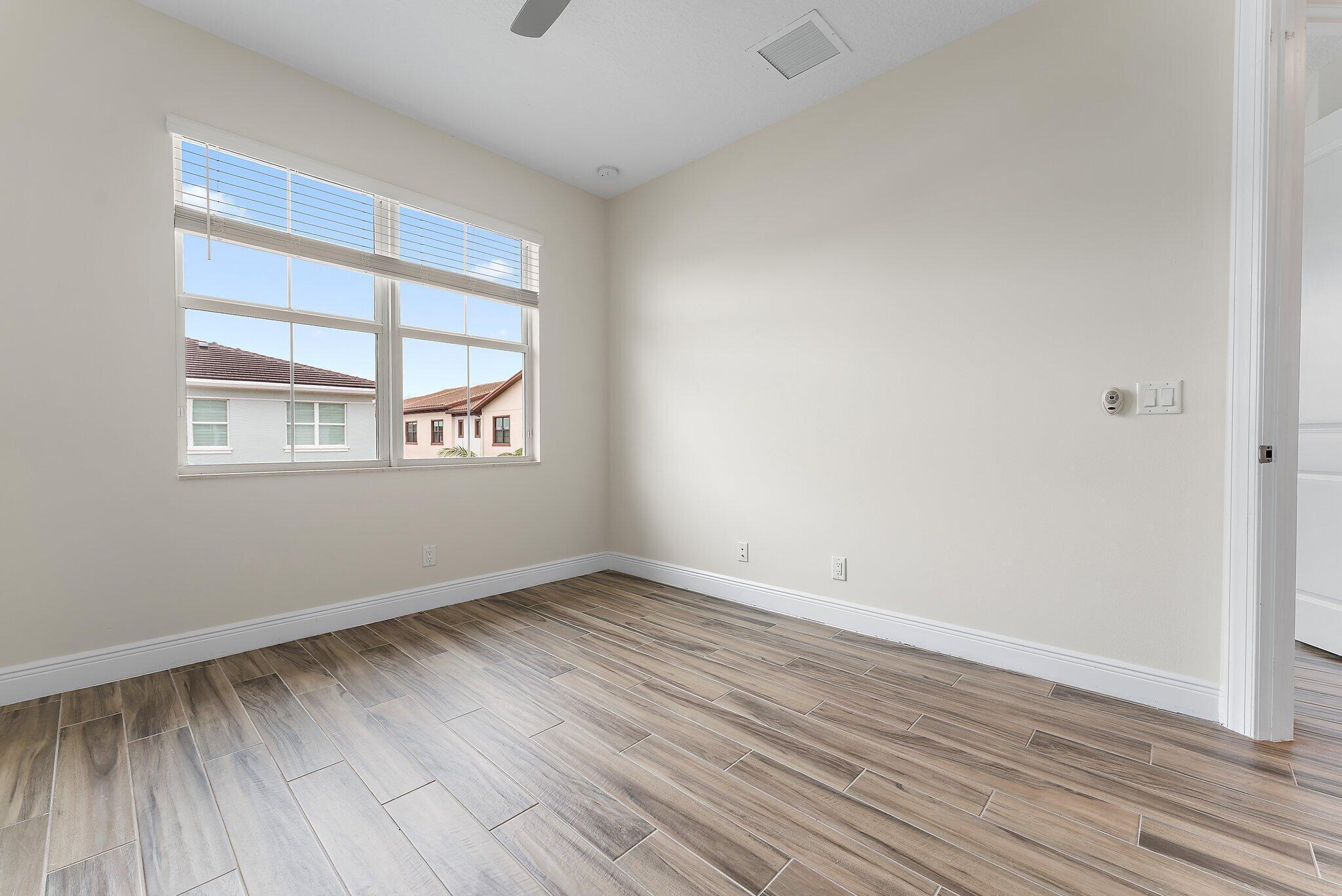 ALTON NEIGHBORHOOD 4 - Residential Lease