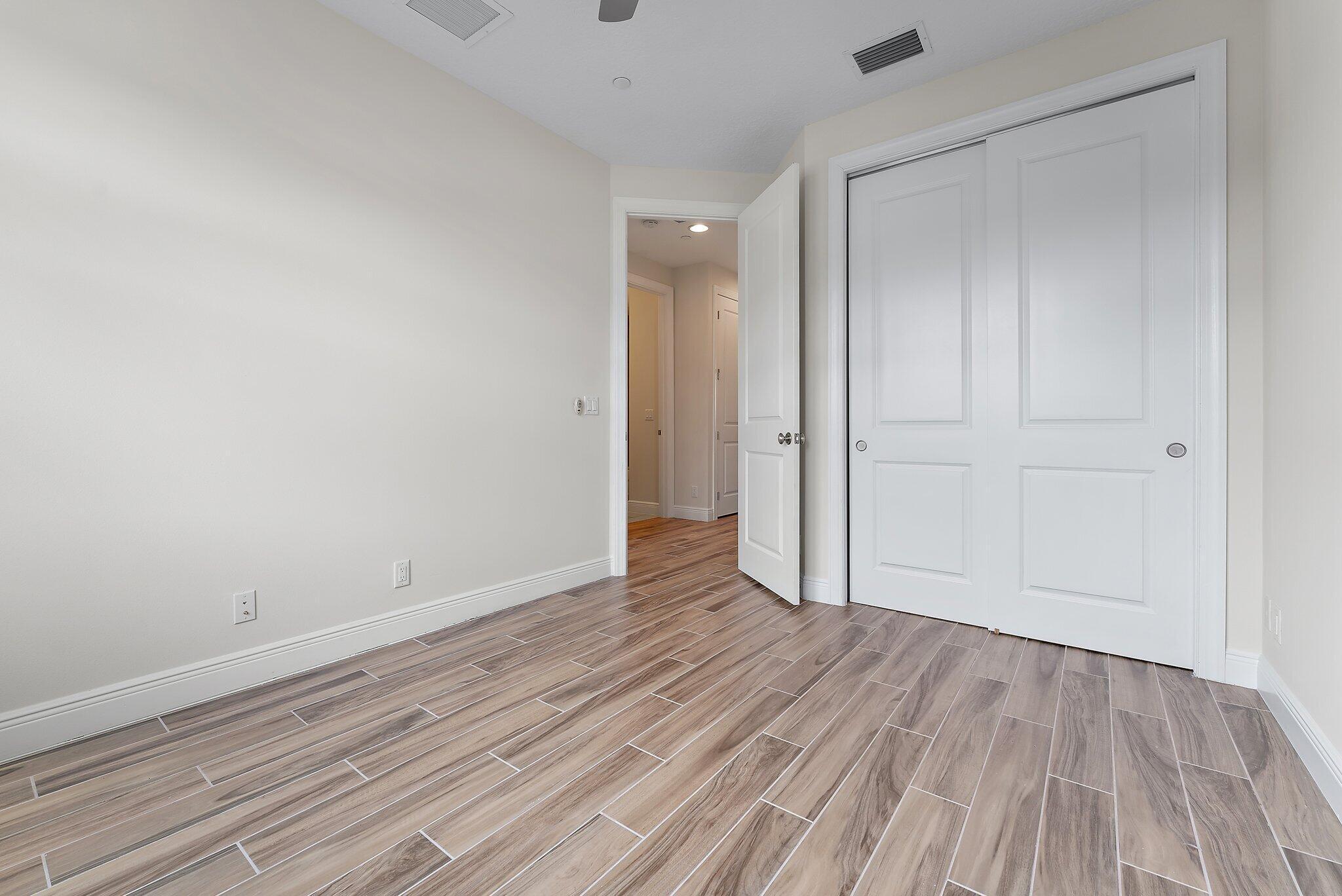 ALTON NEIGHBORHOOD 4 - Residential Lease
