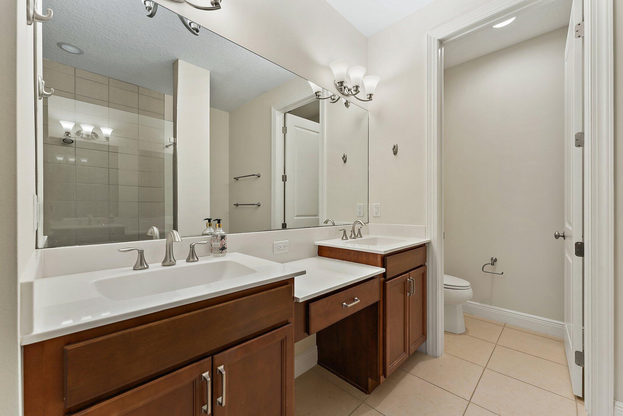 ALTON NEIGHBORHOOD 4 - Residential Lease