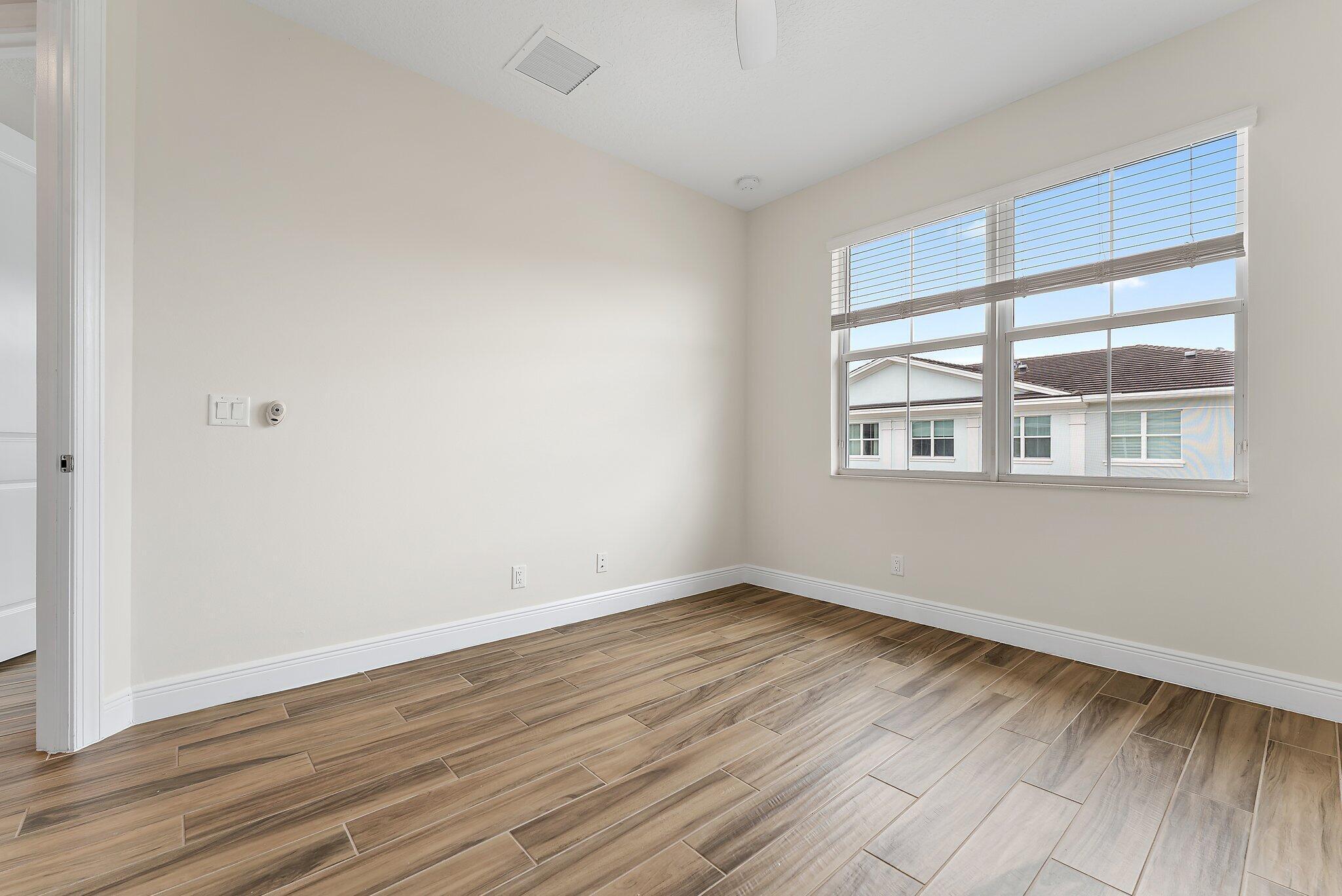 ALTON NEIGHBORHOOD 4 - Residential Lease
