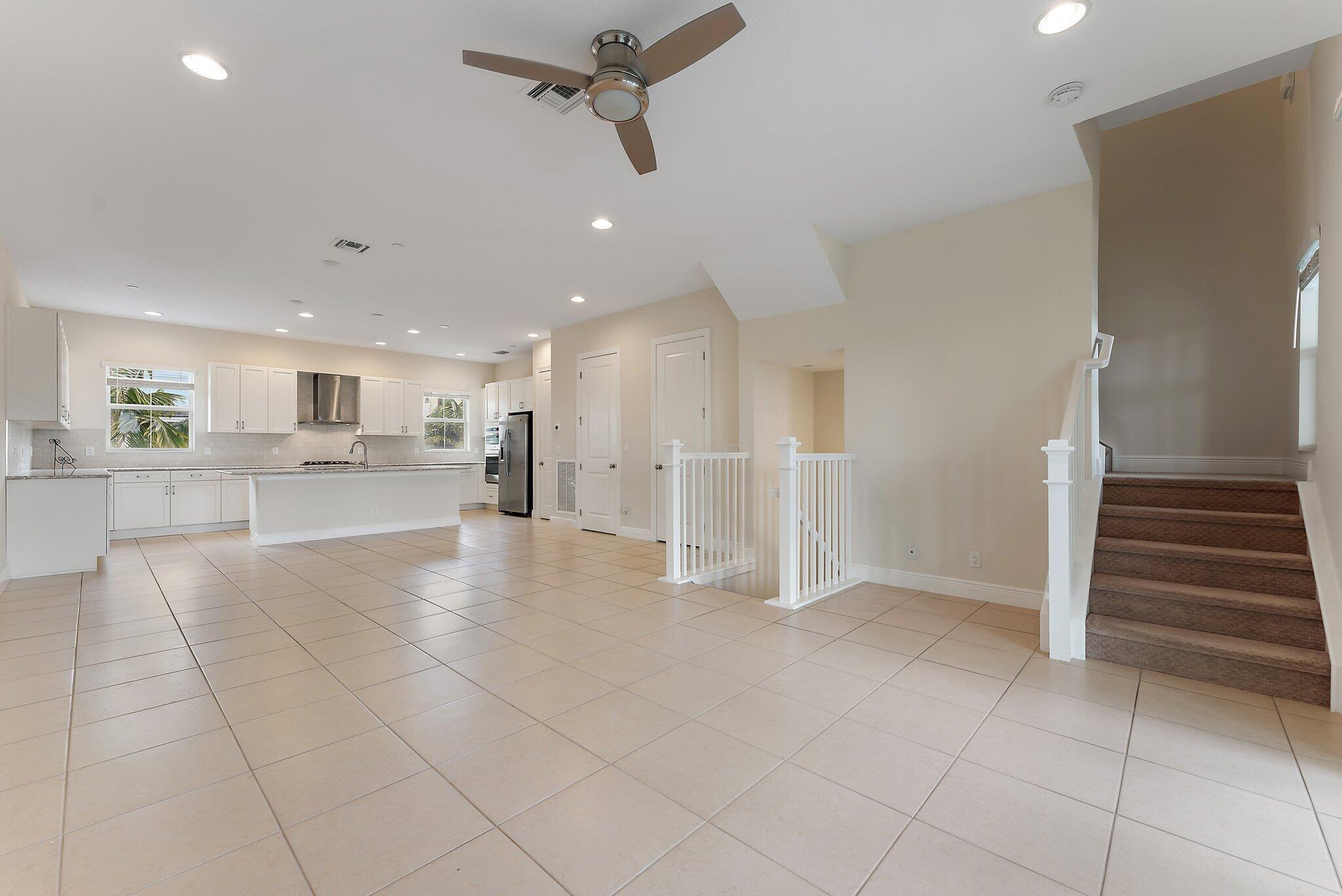 ALTON NEIGHBORHOOD 4 - Residential Lease