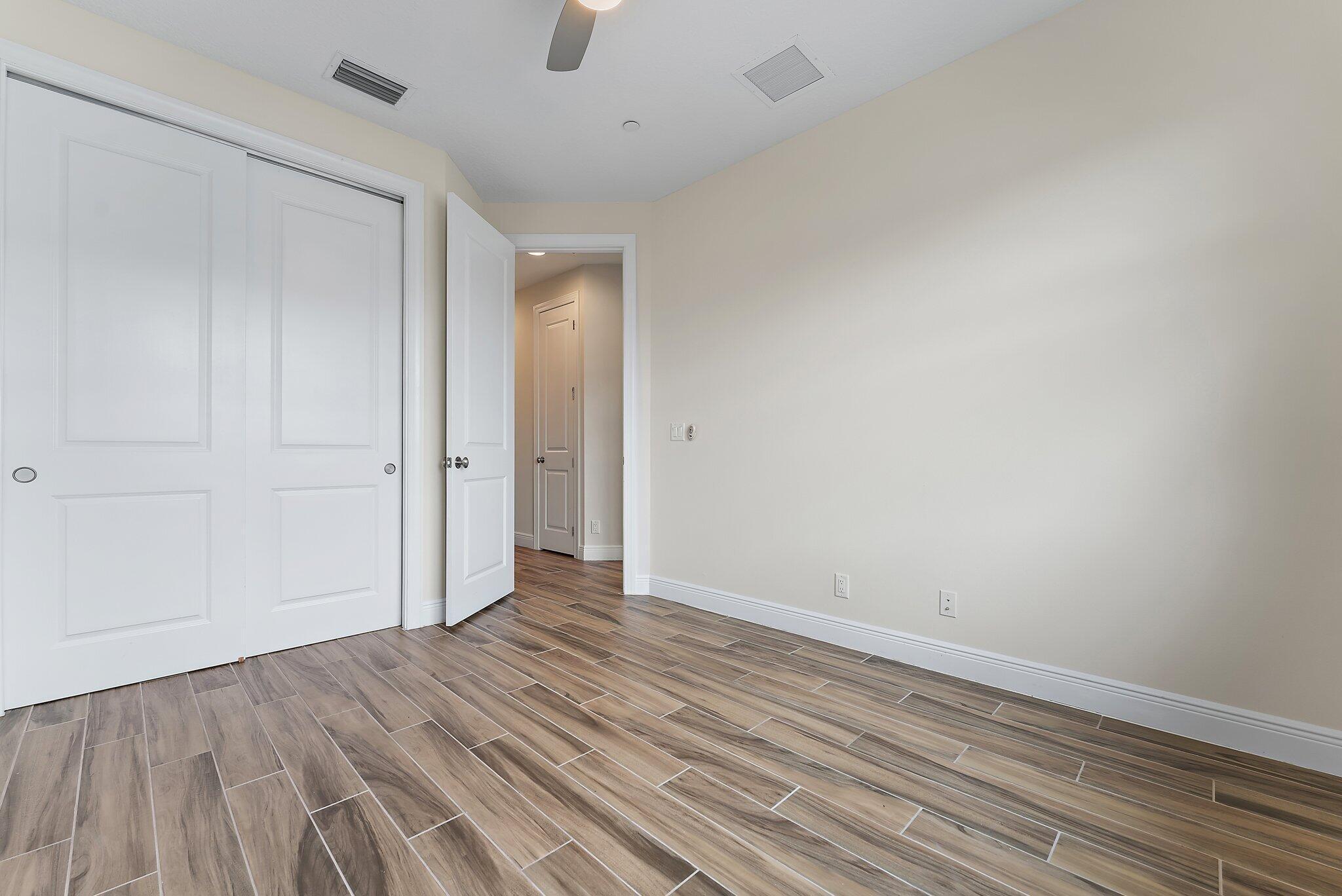 ALTON NEIGHBORHOOD 4 - Residential Lease