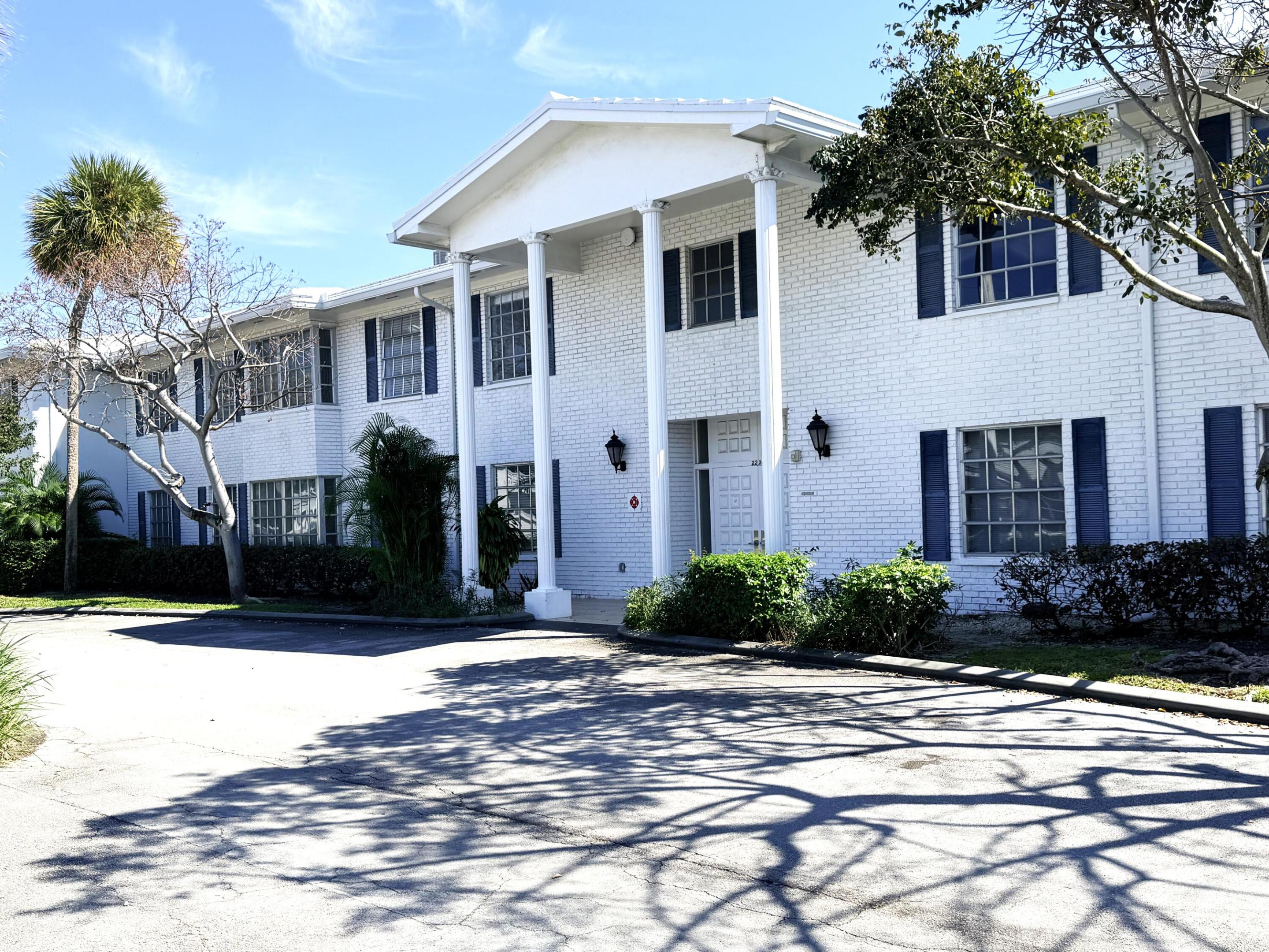 IMPERIAL POINT COLONNADES CONDO - Residential