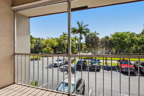Tiny photo for 13 Jacaranda Drive #214, Plantation, FL 33324 (MLS # B26050786)