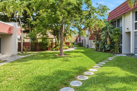 Tiny photo for 13 Jacaranda Drive #214, Plantation, FL 33324 (MLS # B26050786)