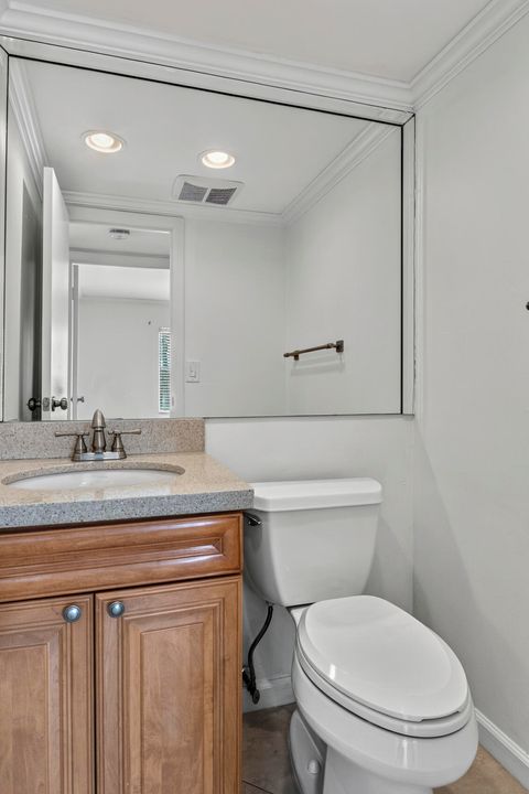 Tiny photo for 13 Jacaranda Drive #214, Plantation, FL 33324 (MLS # B26050786)