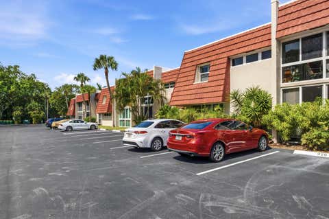 Tiny photo for 13 Jacaranda Drive #214, Plantation, FL 33324 (MLS # B26050786)