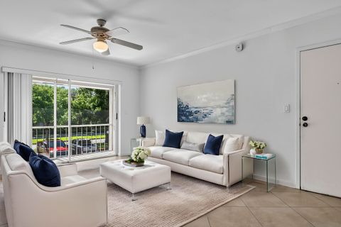 Tiny photo for 13 Jacaranda Drive #214, Plantation, FL 33324 (MLS # B26050786)