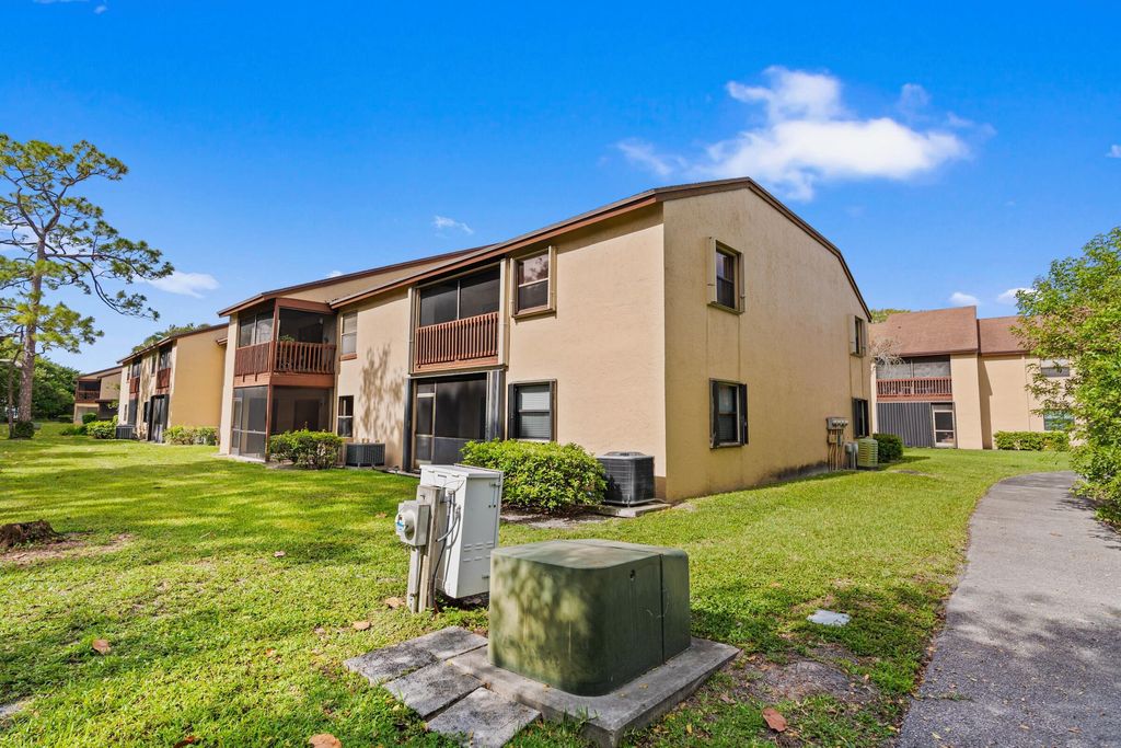 Photo of 402 Lakeview Drive E, Royal Palm Beach, FL 33411 (MLS # B26014851)