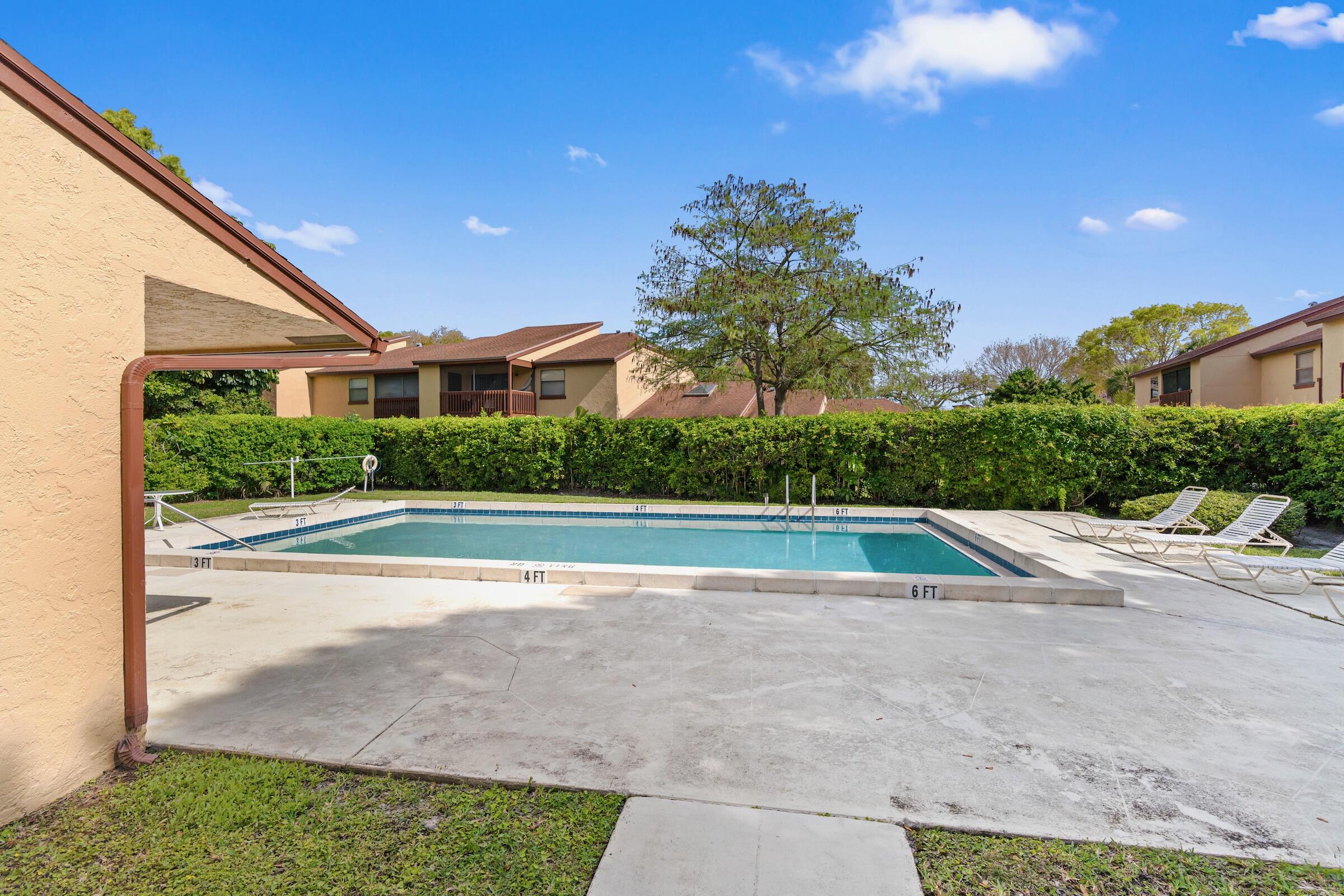 402 Lakeview Drive E