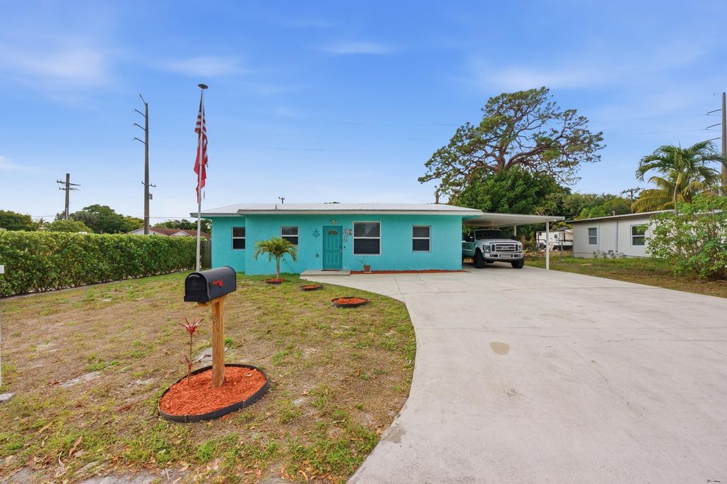 Photo of 824 NW 4th Avenue, Boynton Beach, FL 33426 (MLS # R11166349)